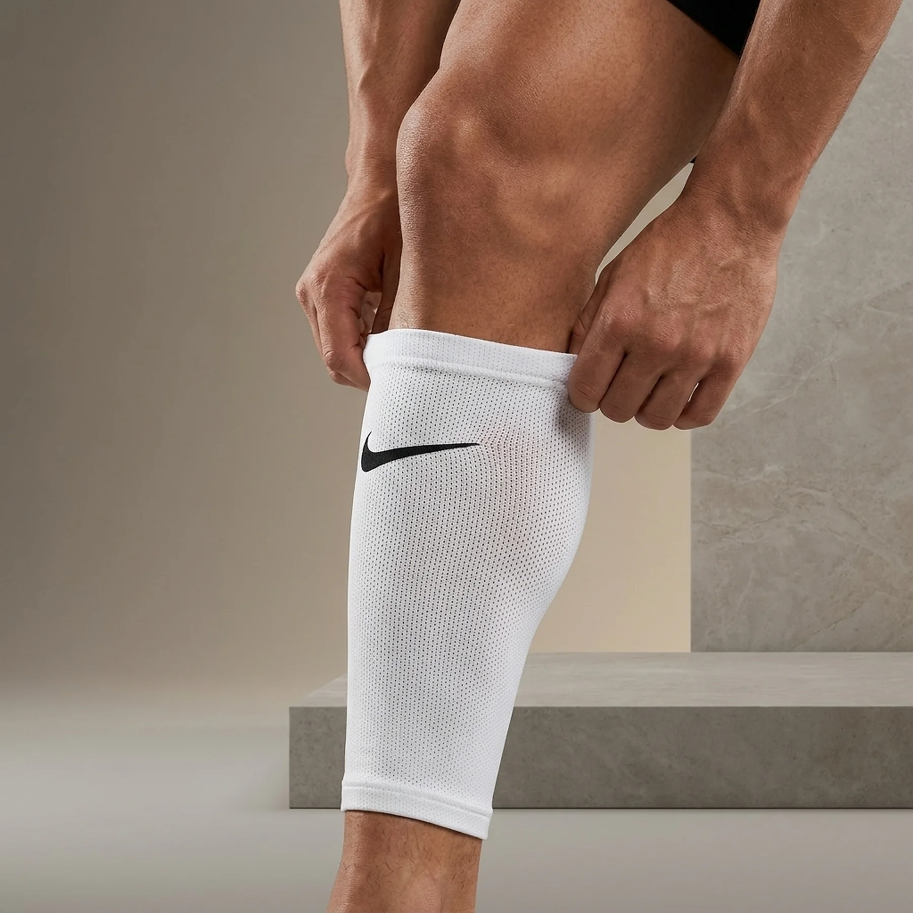 Аксесуари для тренувань Nike Guard Lock Sleeve (SE0174-103)