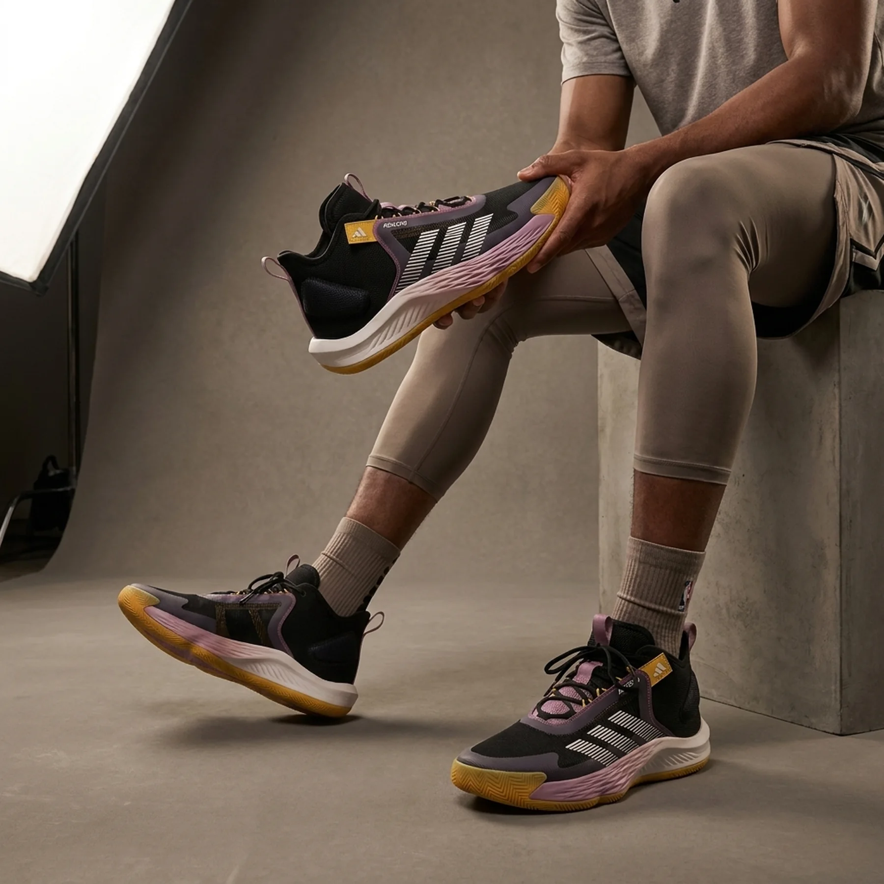 Баскетбольні кросівки Adidas Adizero Select