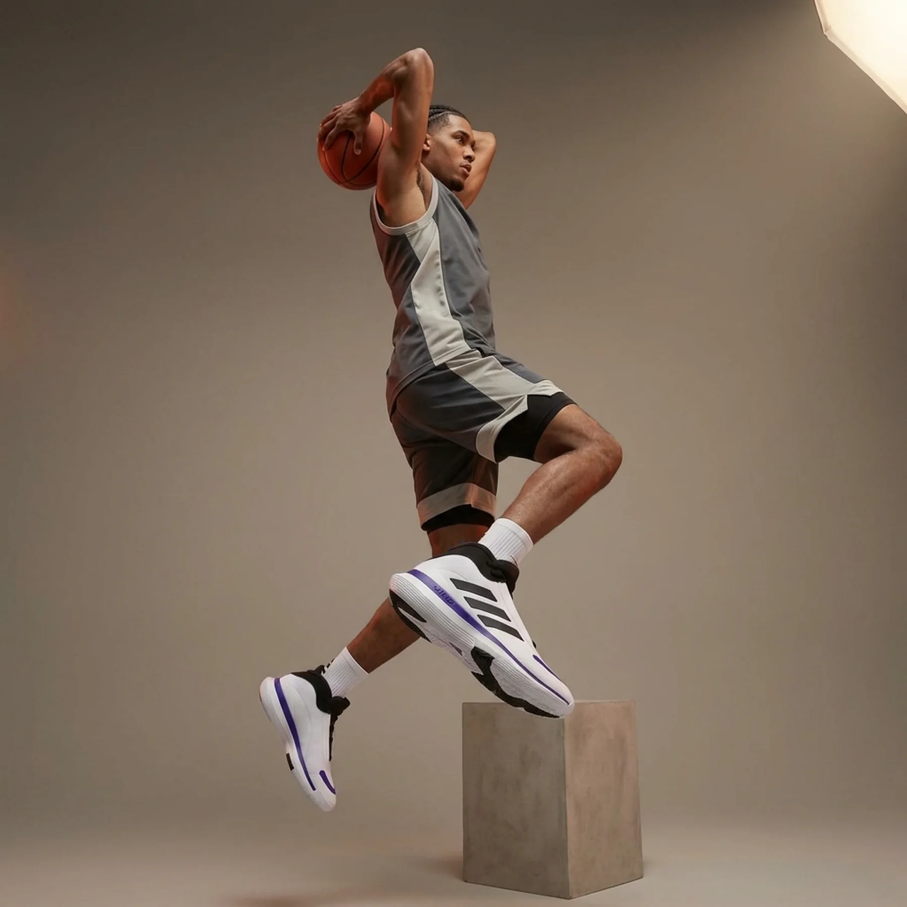 Баскетбольні кросівки Adidas Bounce Legends