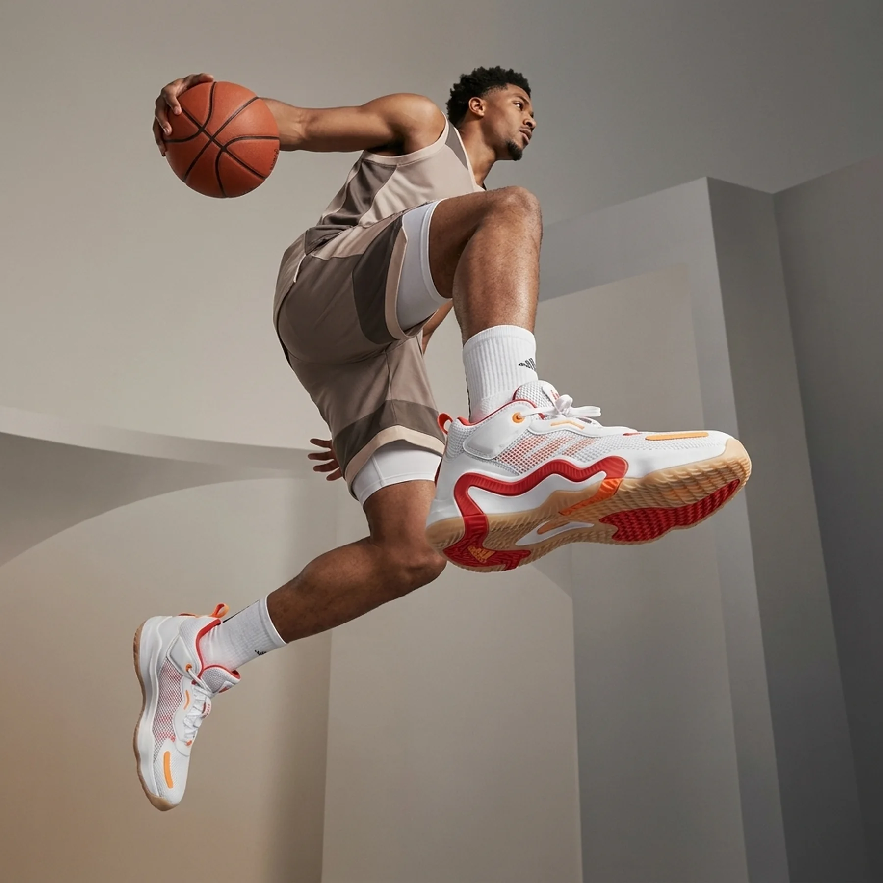 Баскетбольні кросівки Adidas DON Issue 3