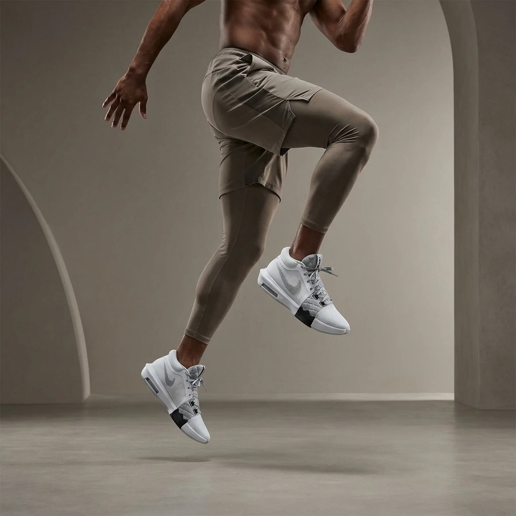 Баскетбольні кросівки чоловічі Nike Lebron Witness 8 (FB2239-100)