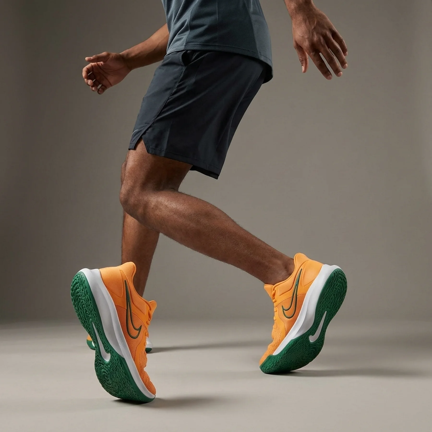 Баскетбольні кросівки чоловічі Nike Precision 6 Orange (DD9535-800)