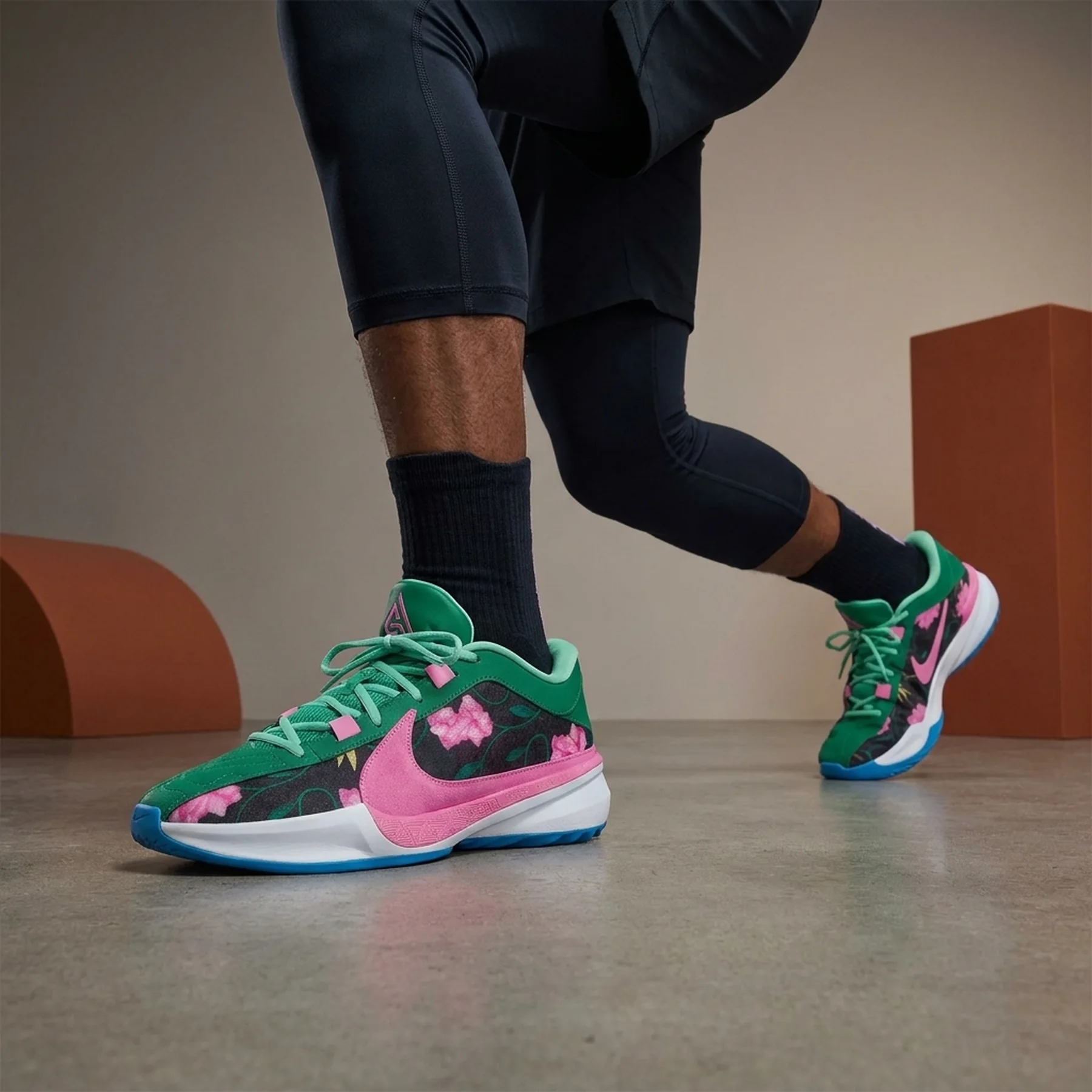Баскетбольні кросівки чоловічі Nike Zoom Freak 5 (DX4985-401)