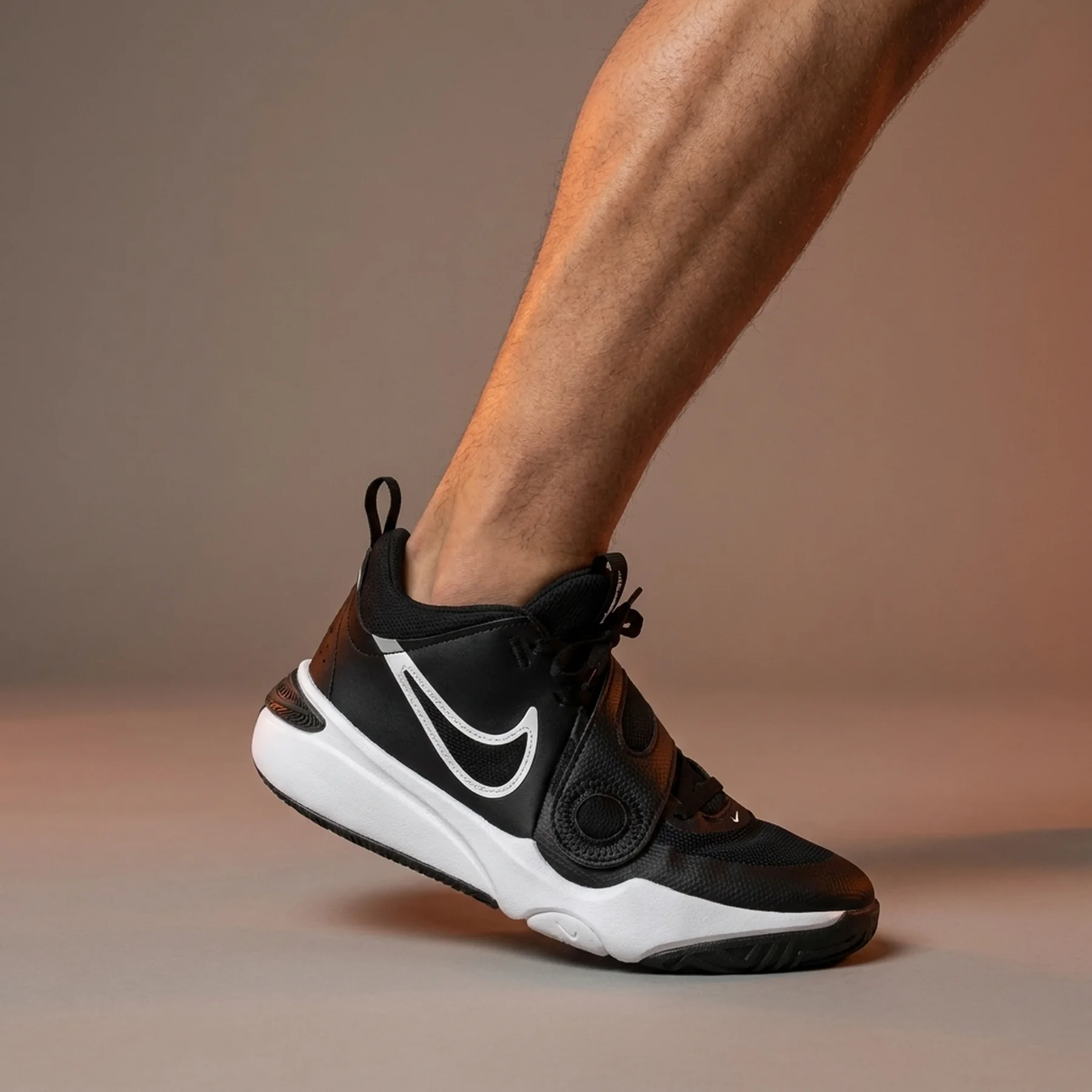 Баскетбольні кросівки Nike Team Hustle D11