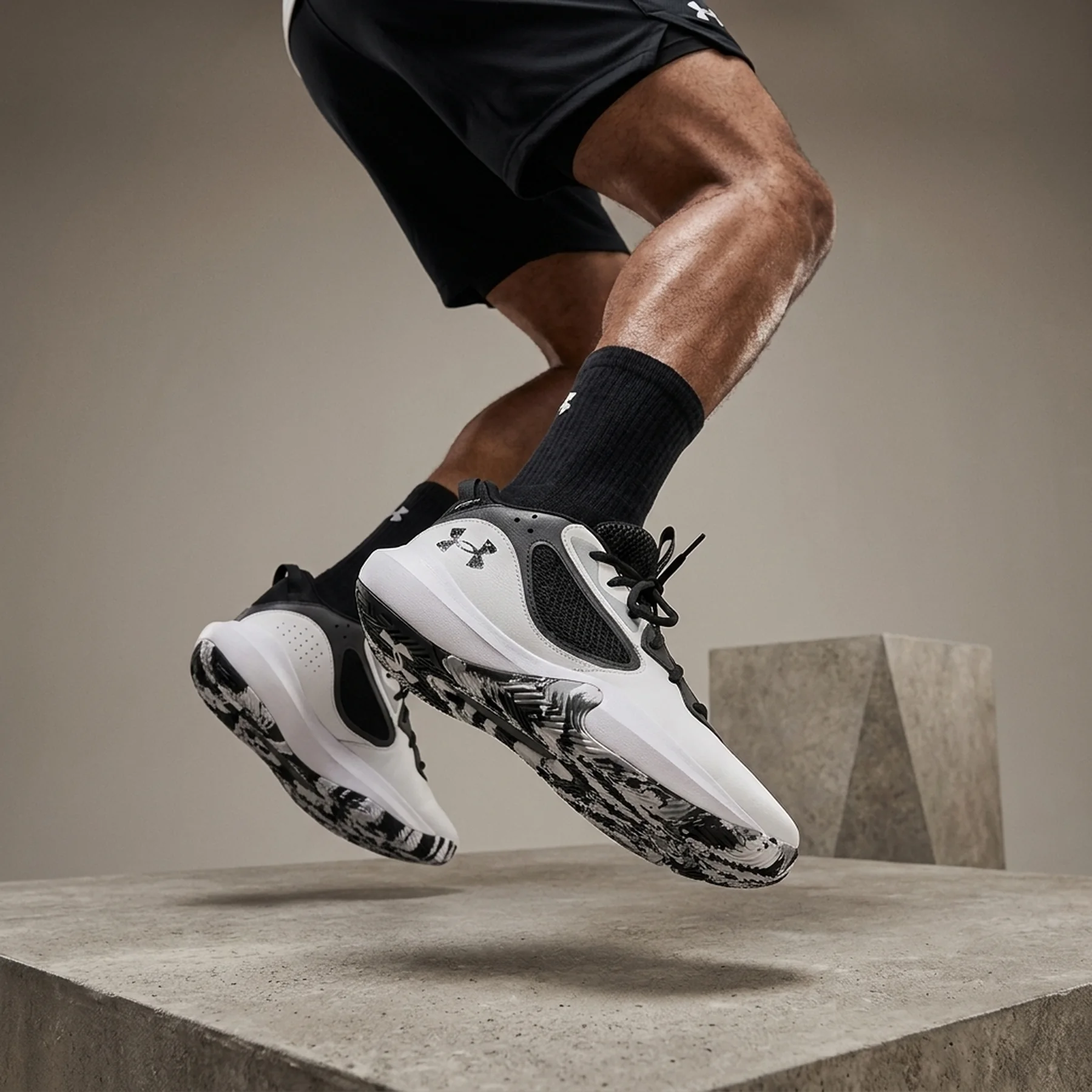 Баскетбольні кросівки Under Armour Lockdown 6