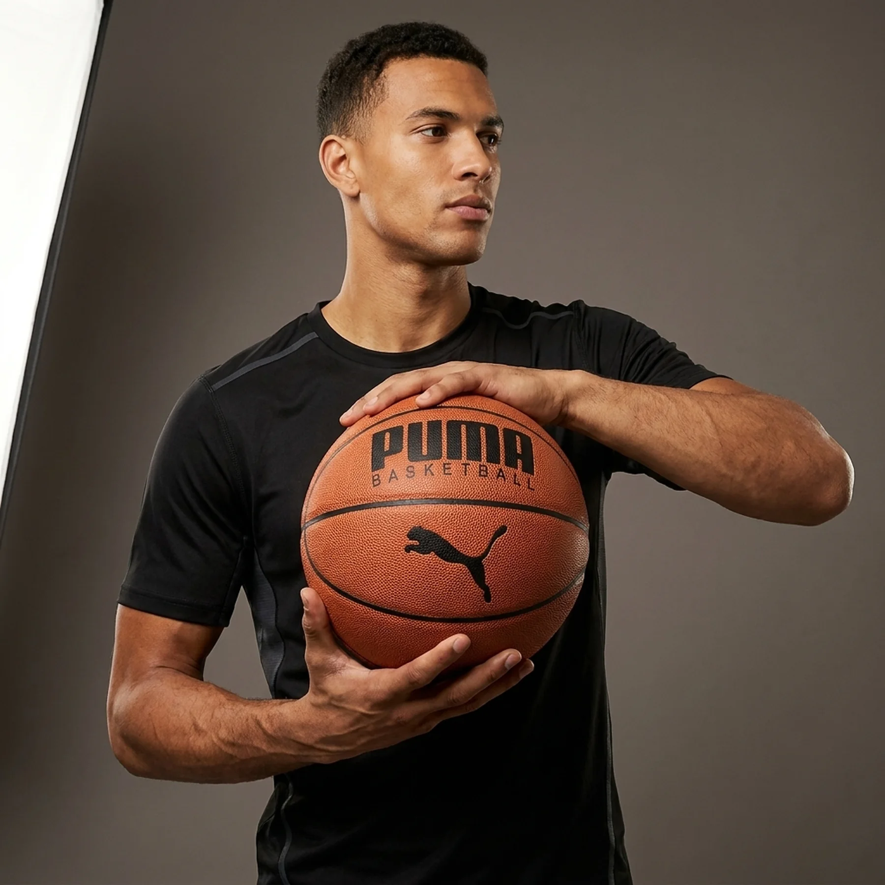 Баскетбольний м'яч Puma Basketball Top (083557-01)