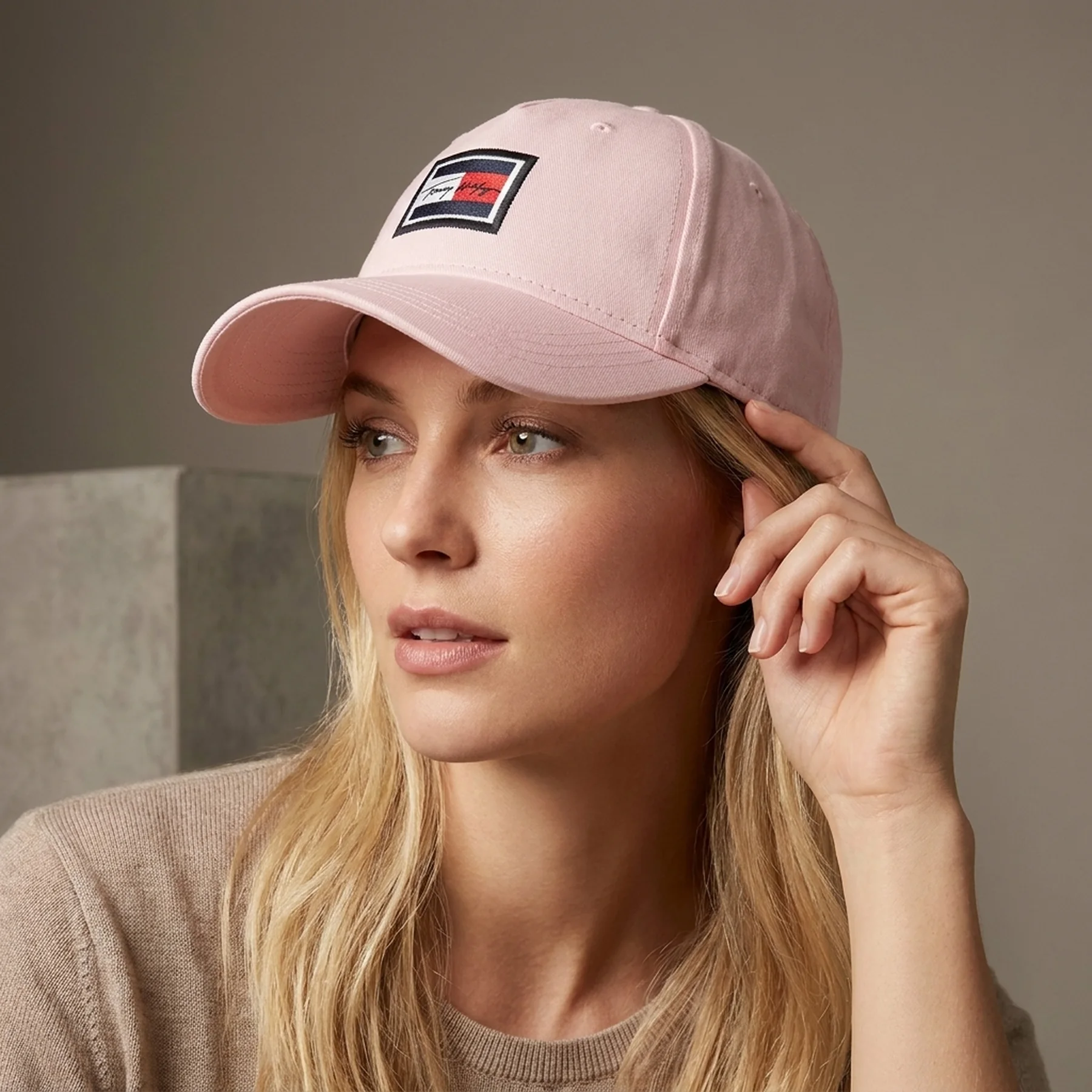 Бейсболка Tommy Hilfiger кепка з вишитим логотипом 1159807954 (Рожевий, One size)