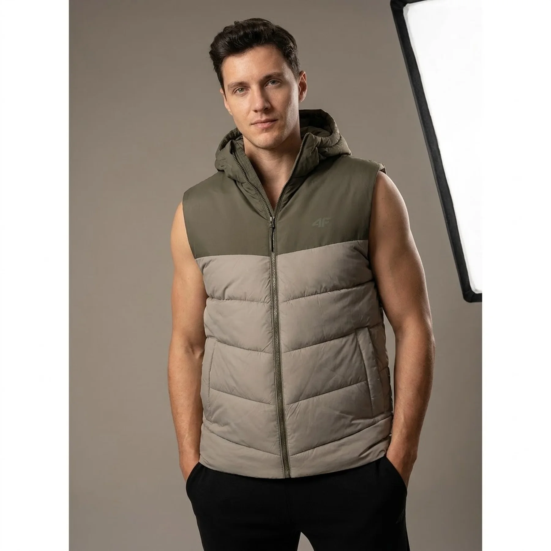Безрукавка synthetic-fill down vest 4FWSS24TVJAM100-43S 4F M Хакі