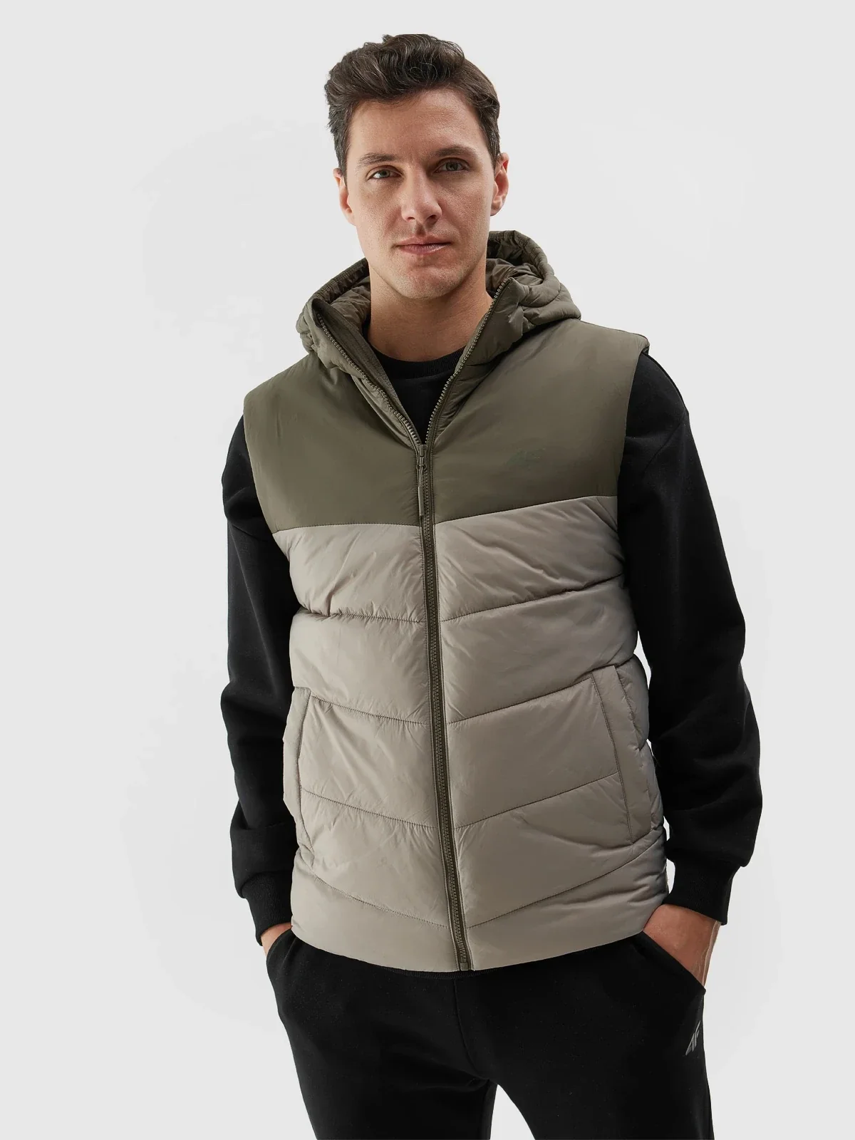 Безрукавка synthetic-fill down vest 4FWSS24TVJAM100-43S 4F M Хакі