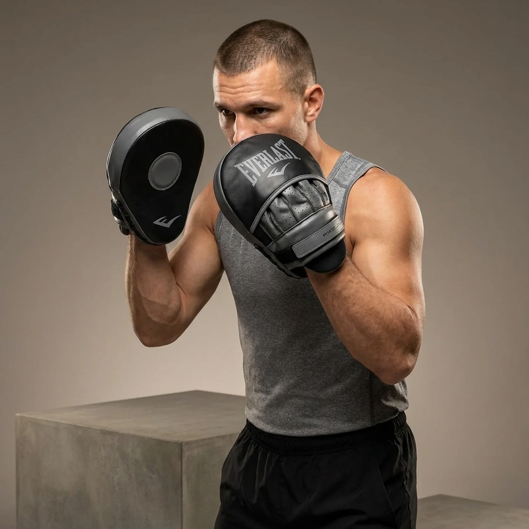 Лапи боксерські Everlast POWERLOCK R FOCUS MITT