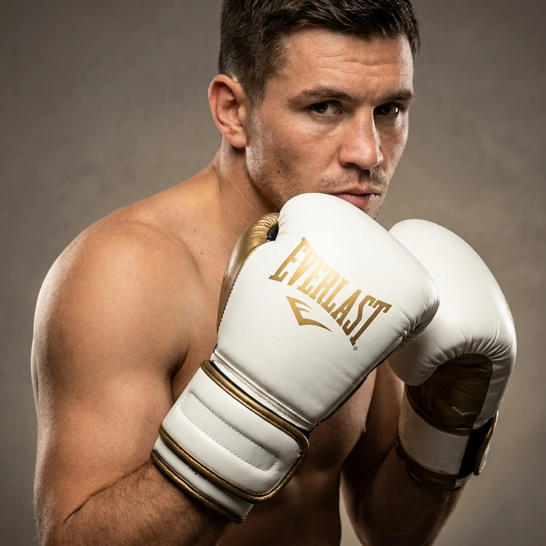 Боксерські рукавиці Everlast POWERLOCK 2R TRAINING GLOVE білий, золотий Уні 10 унцій (P00003048)