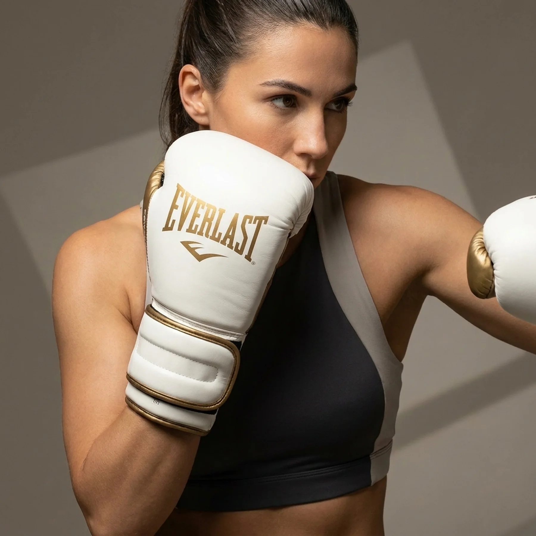 Боксерські рукавиці Everlast POWERLOCK 2R TRAINING GLOVE білий, золотий 12 унцій (P00003049)