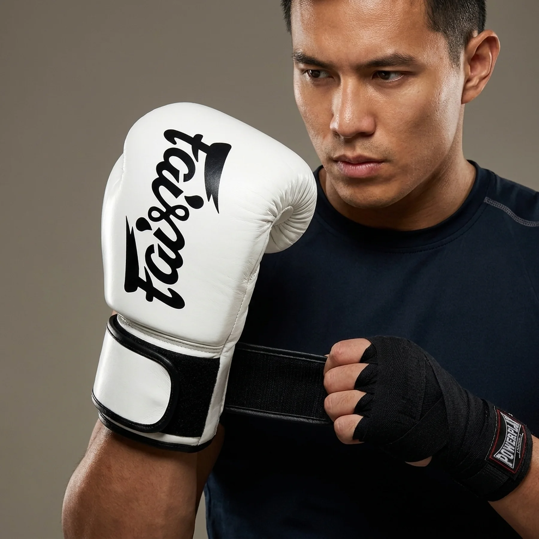 Боксерські рукавиці Fairtex BGV14 White 14 унцій (бинти в комплекті)