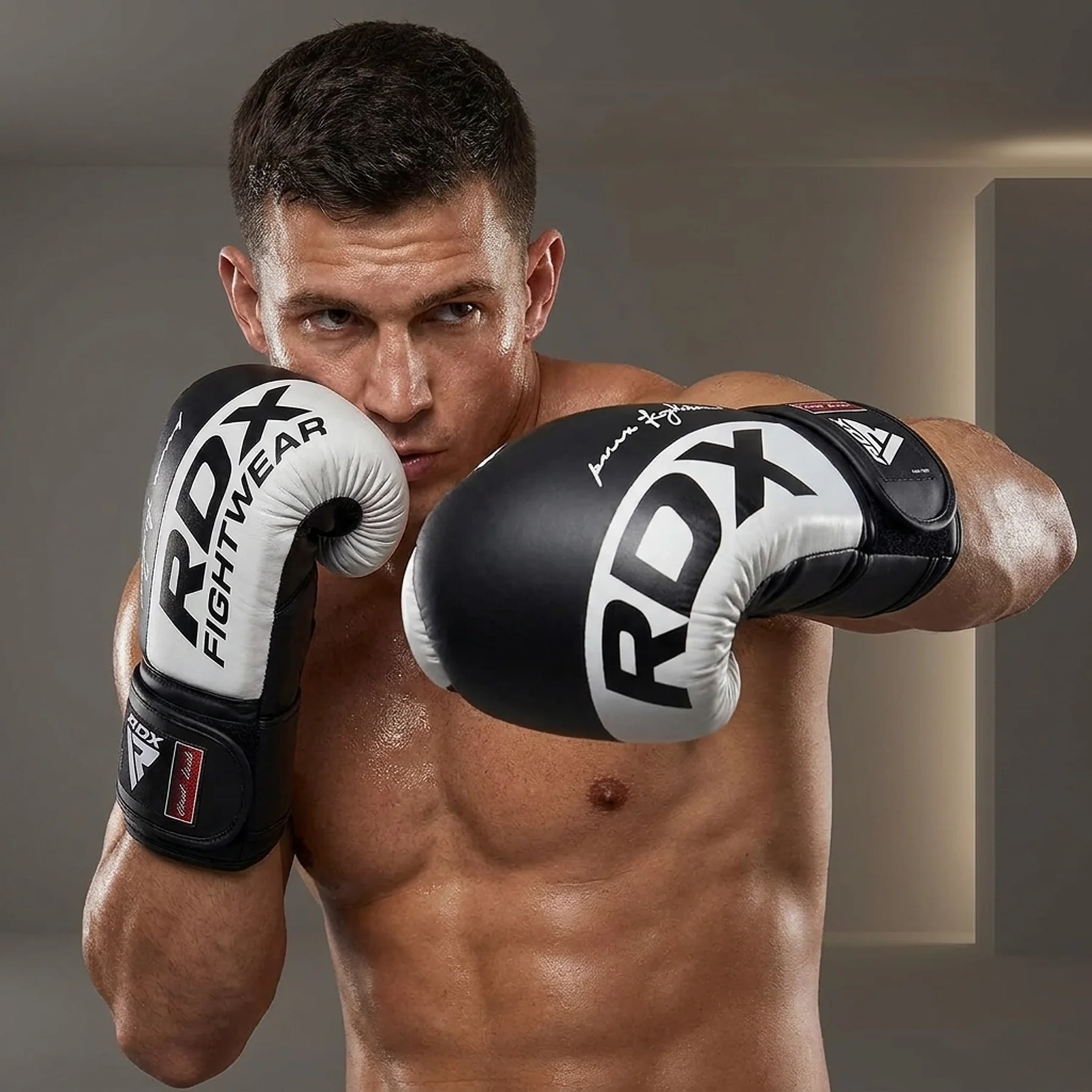 Боксерські рукавиці RDX BOXING GLOVES REX F4 чорний, білий 10 унцій (BGR-F4B)