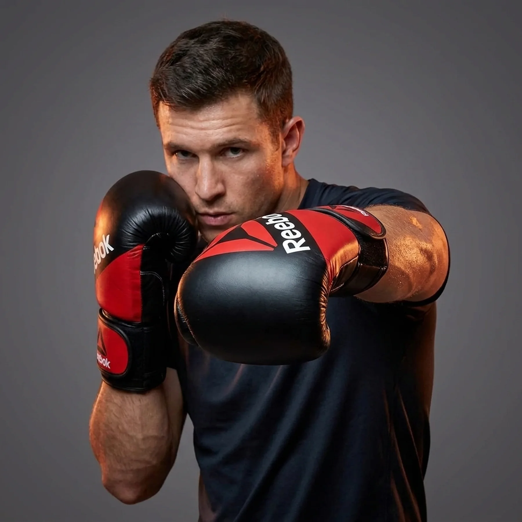 Боксерські рукавиці Reebok Combat Leather Boxing Gloves чорний, червоний 10 унцій (RSCB-10110RD-10)