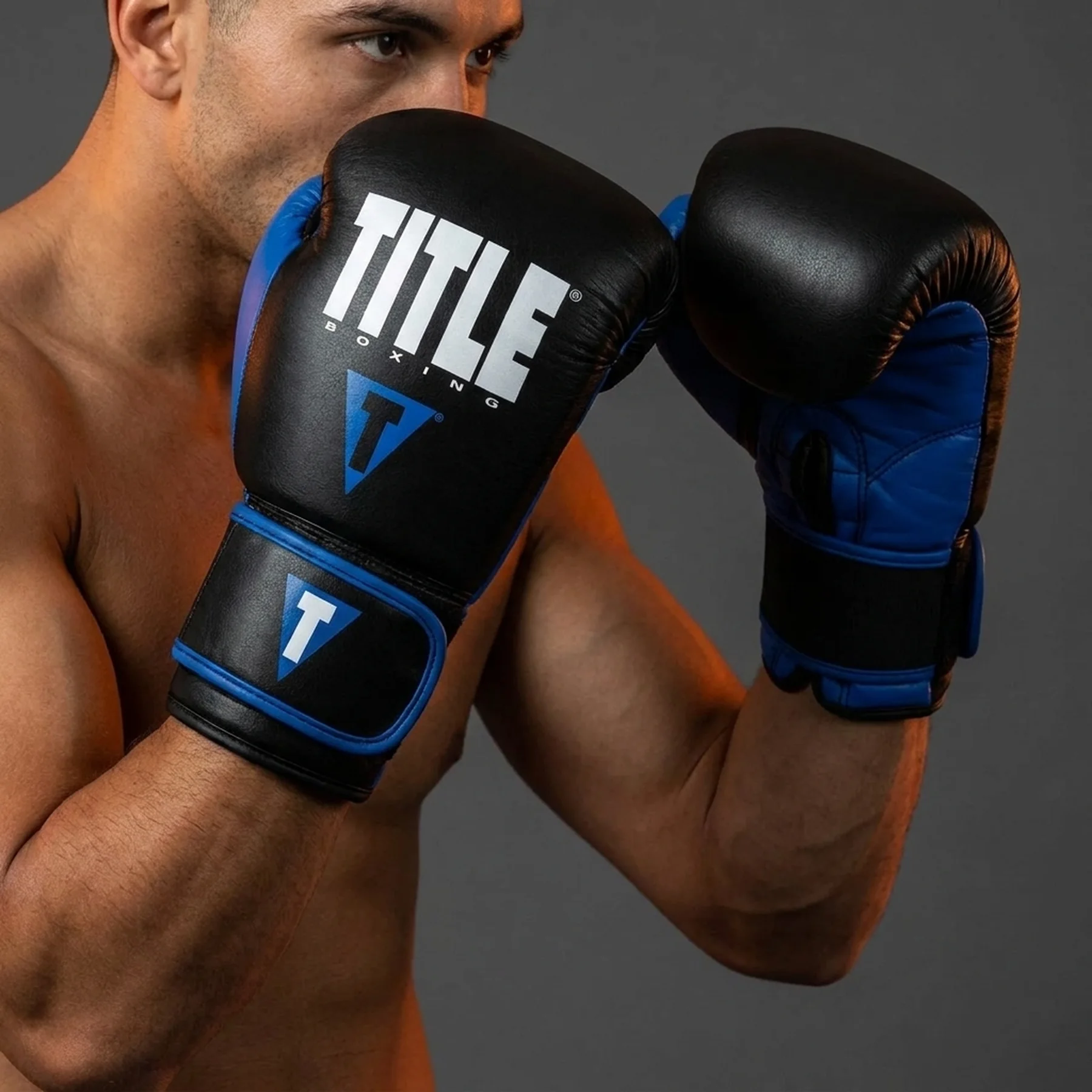 Боксерські рукавиці TITLE Boxing Dynamic Strike Black/Blue 12 oz (бинти 4м. у комплекті)