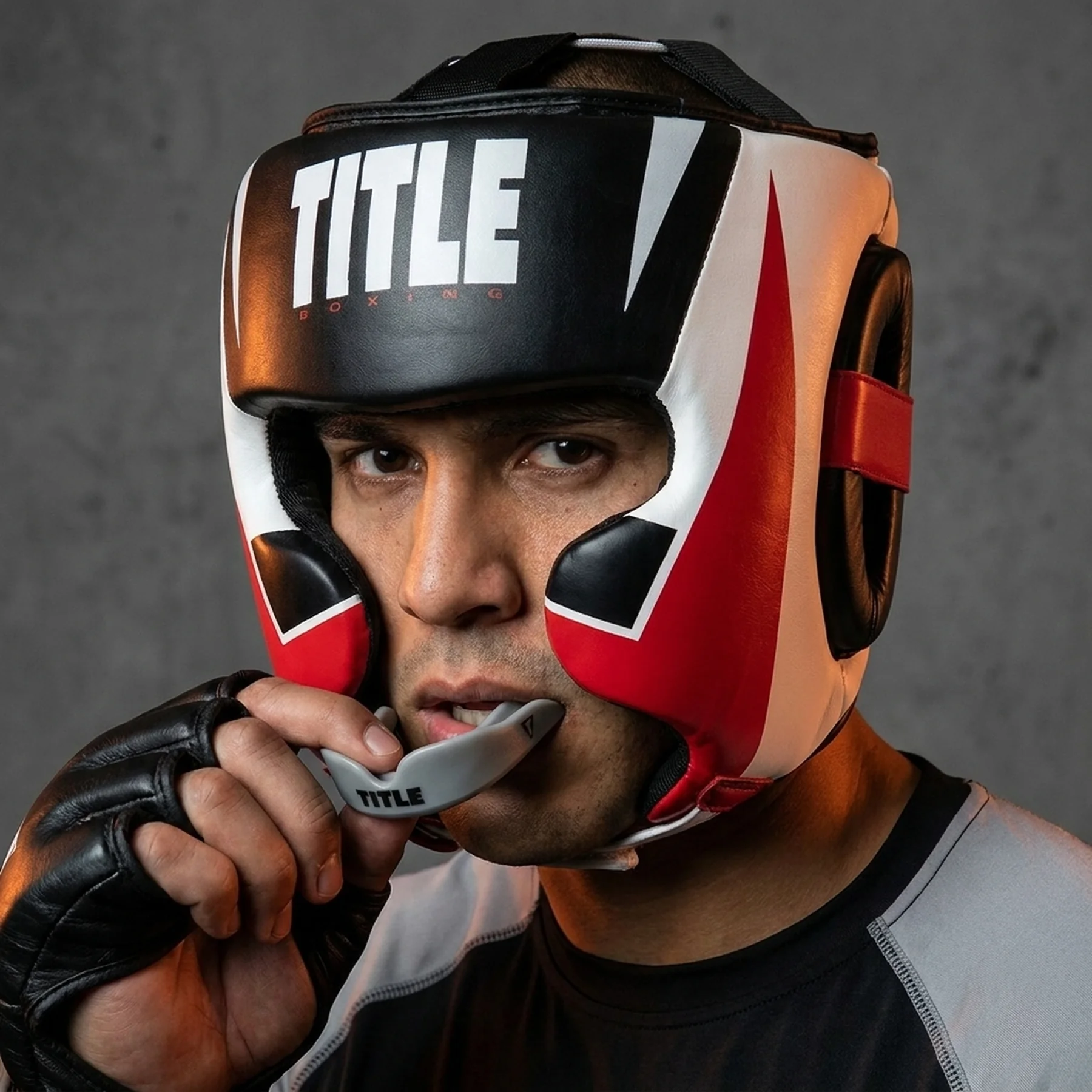 Боксерський шолом TITLE MMA Command Black/White/Red L (капа в комплекті)