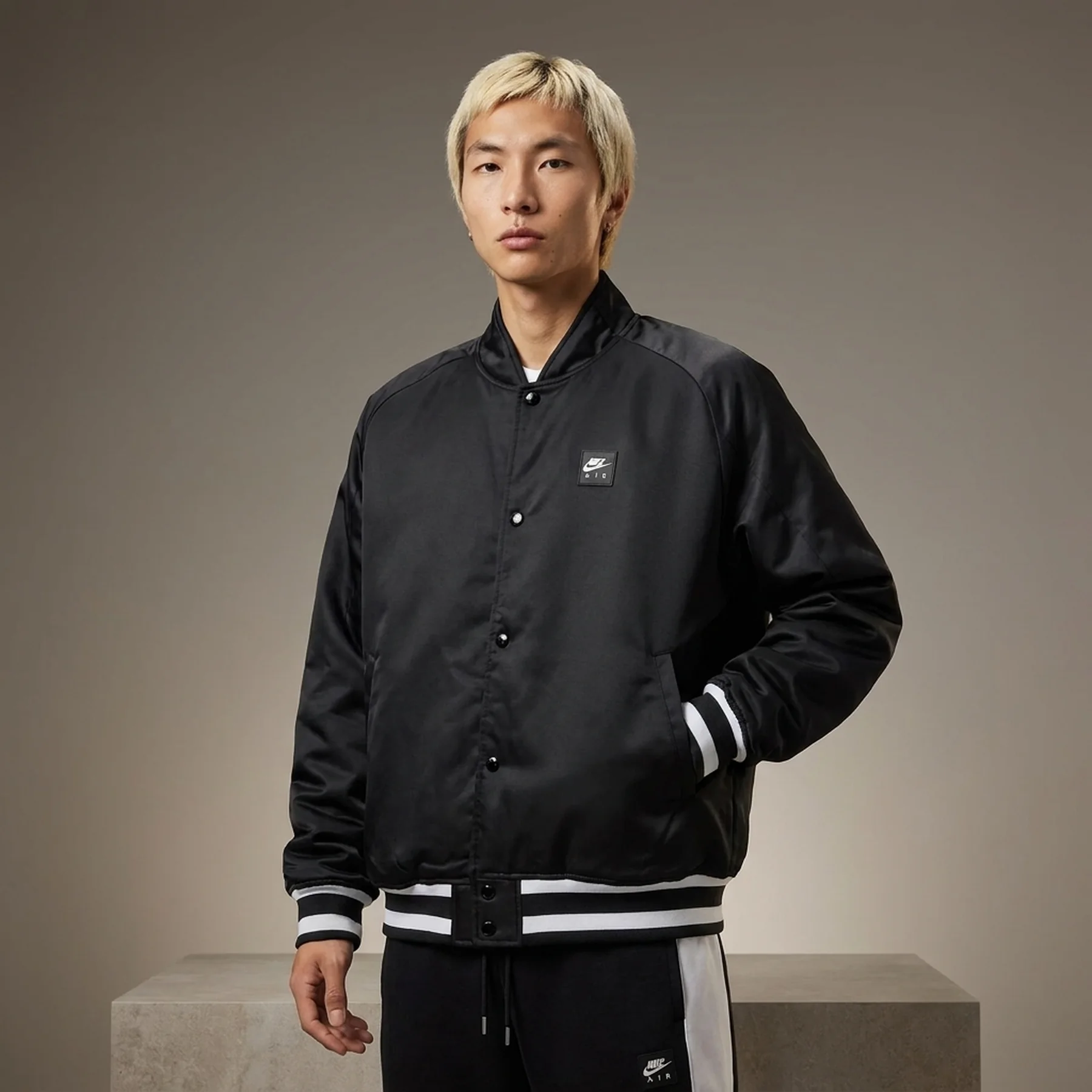 Бомбер чоловічий Nike Air Varsity Jacket (HJ0301-010)