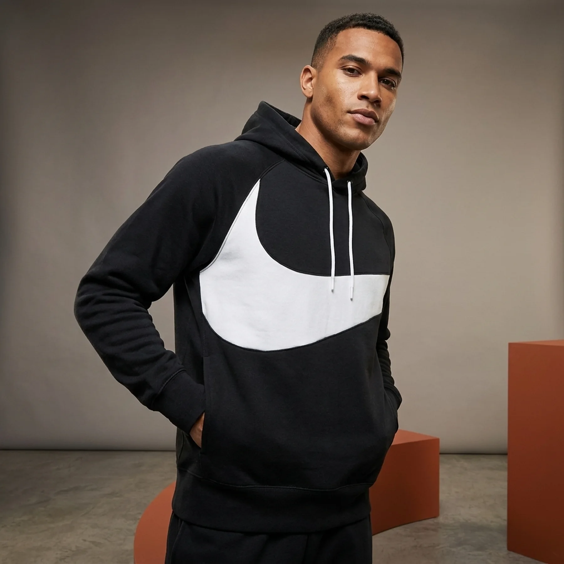 Бомбер чоловічий Nike M Nsw Swoosh Tch Flc Po Hd (DD8222-010)