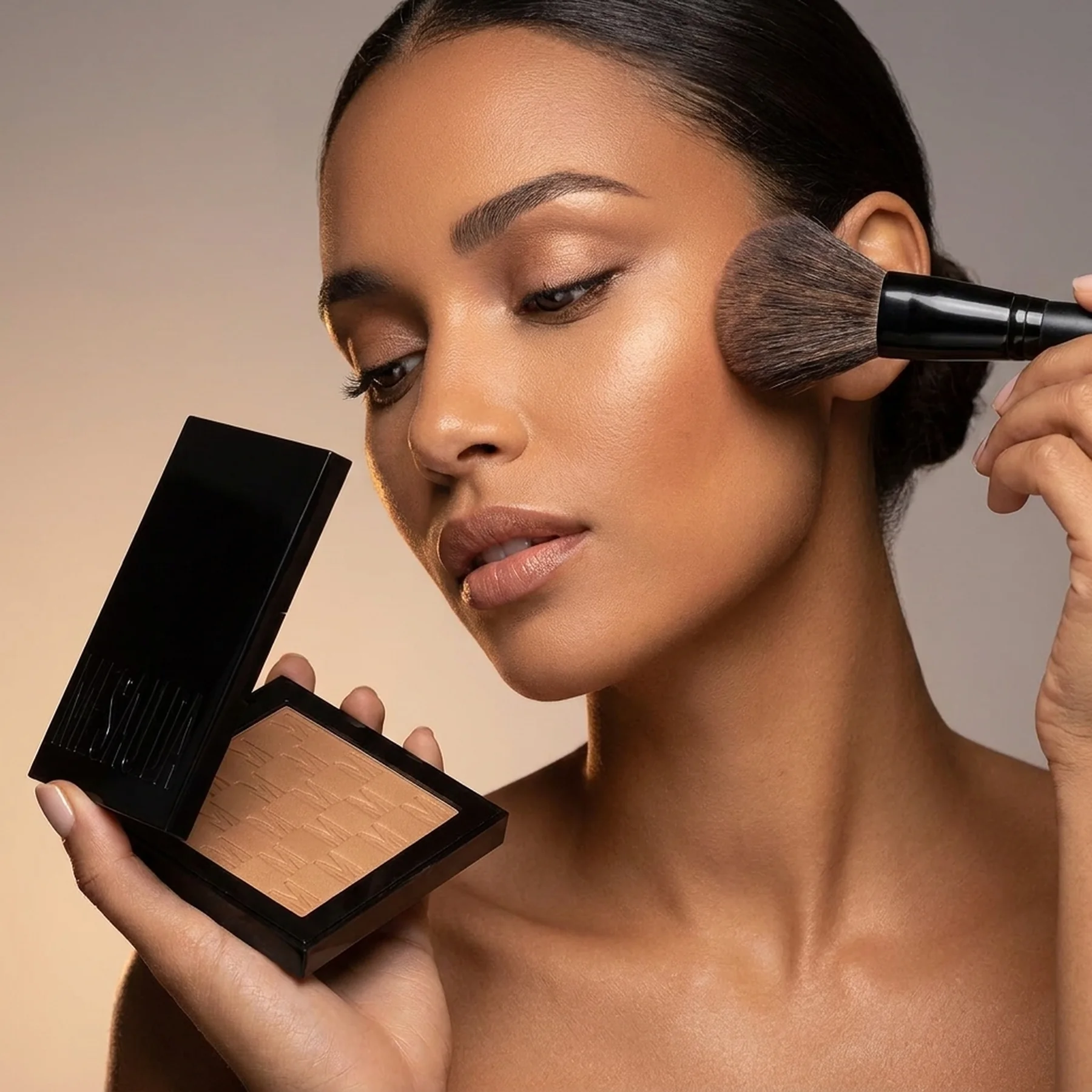 Бронзер MESAUDA Venus Bronze 10 г 102 Honey Gold