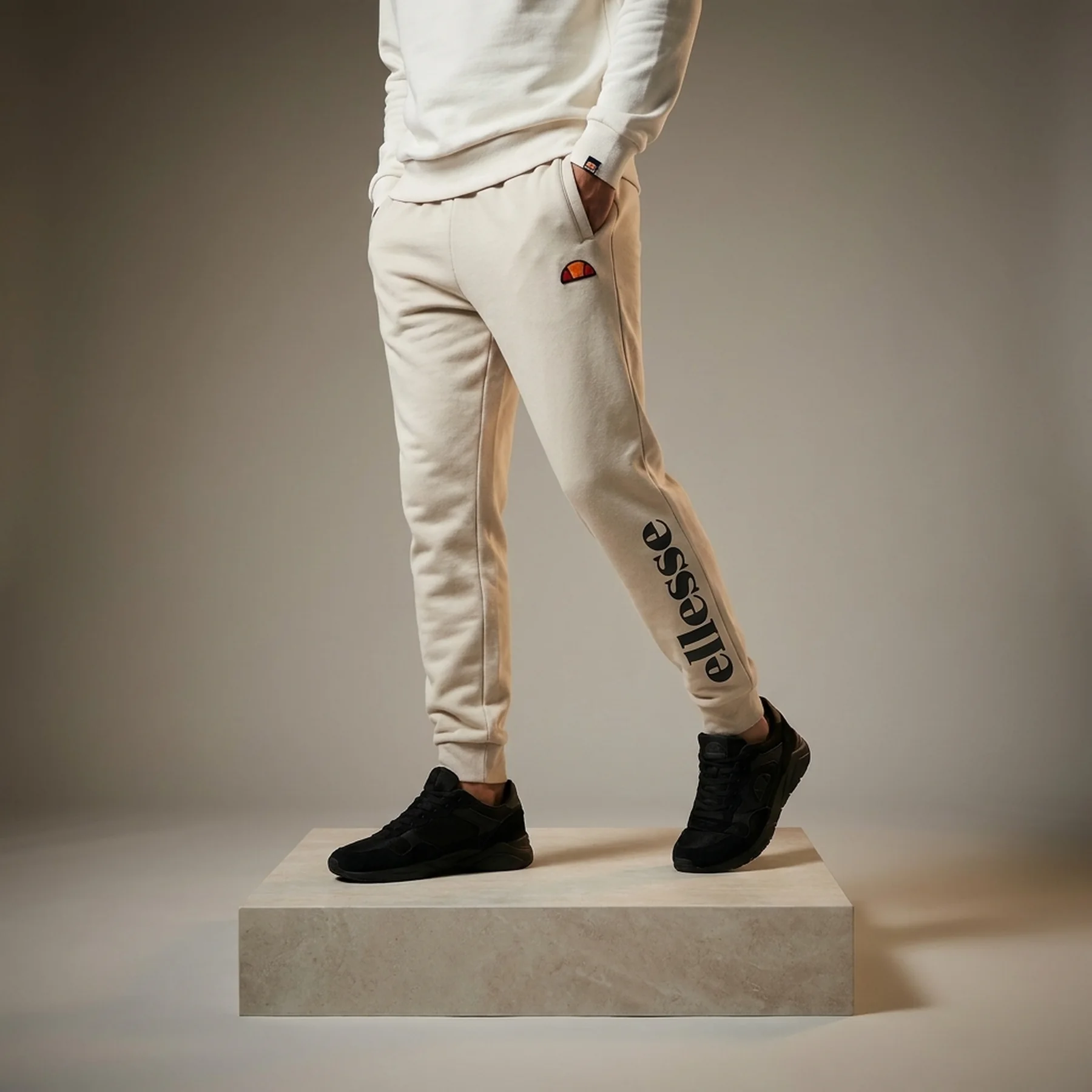 Брюки чоловічі Ellesse Eques Jog Pant (SHK12206-OFF-WHITE)