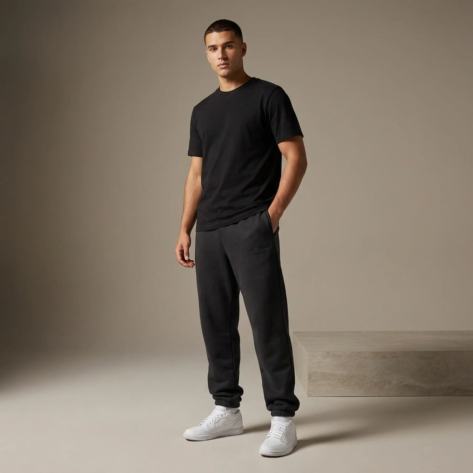 Брюки чоловічі Jordan Wordmark Flc Pant Off Noir Black (FZ3954-045)