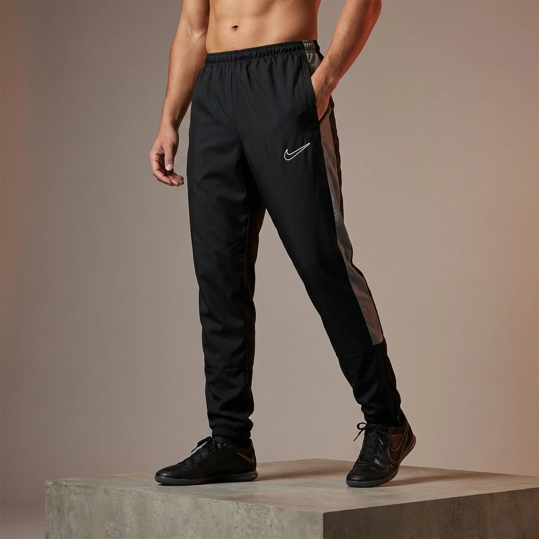 Брюки чоловічі Nike Academy (FZ0496-010)