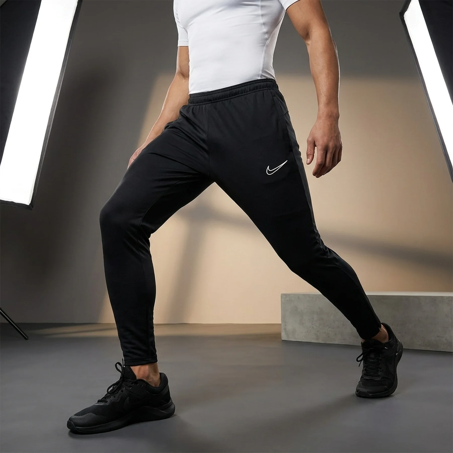 Брюки чоловічі Nike Academy+ Soccer Pants (HJ3756-010)