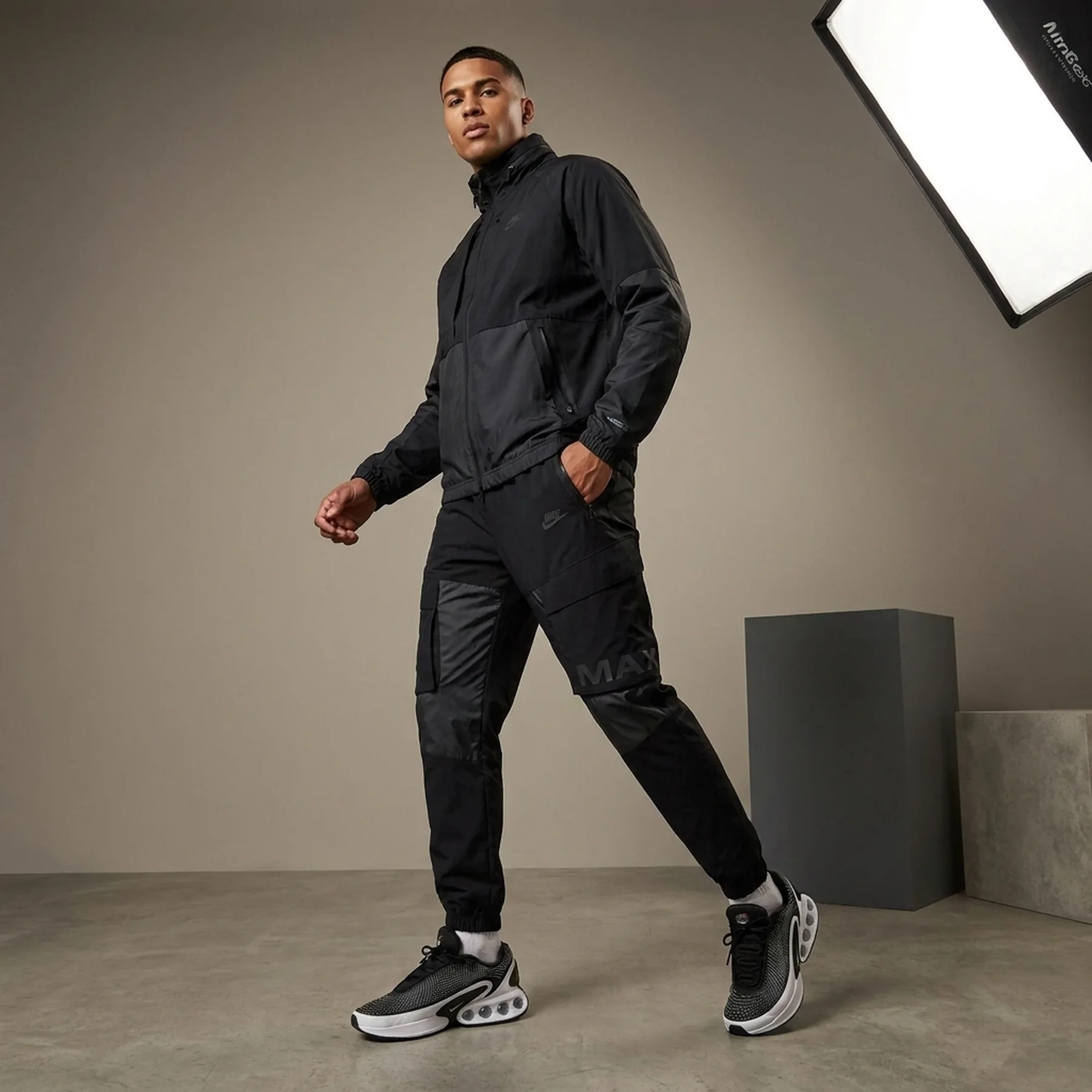 Брюки чоловічі Nike Sportswear Air Max Black (HF6601-010)
