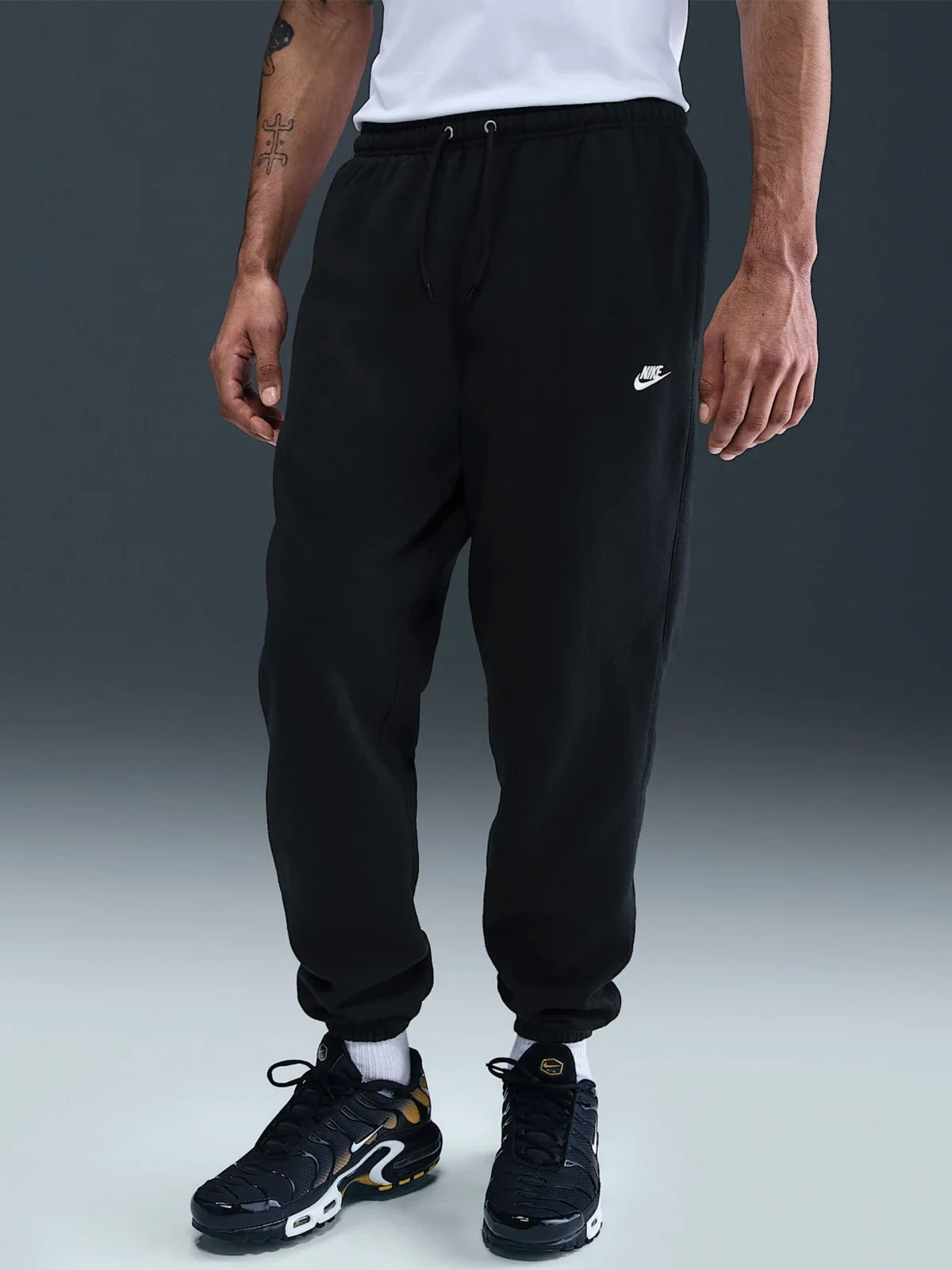 Брюки чоловічі Nike Club Cuffed Brushed Fleece (FN3808-010)