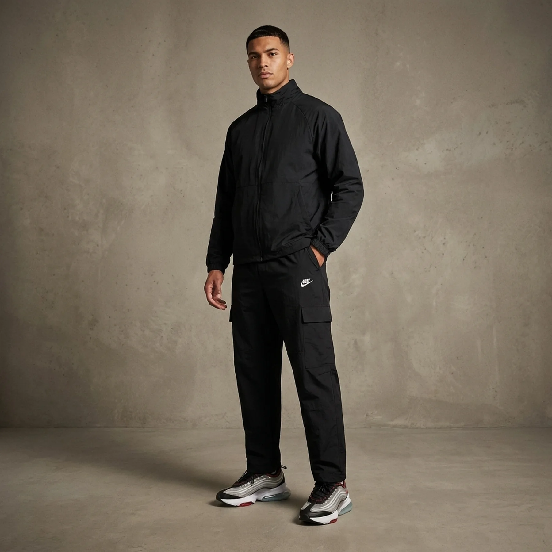 Брюки чоловічі Nike Club Men's Woven Cargo Trousers (DX0613-010)