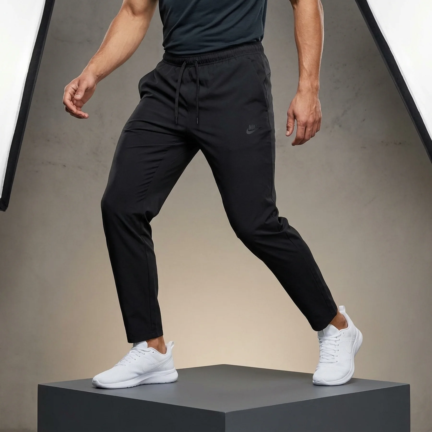 Брюки чоловічі Nike Lightweight Open Hem Trousers (DM6591-010)