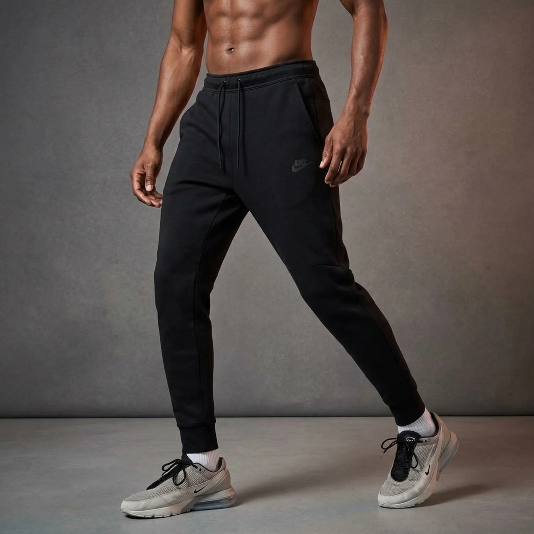 Брюки чоловічі Nike M Nk Tch Flc Jggr (FB8002-010)