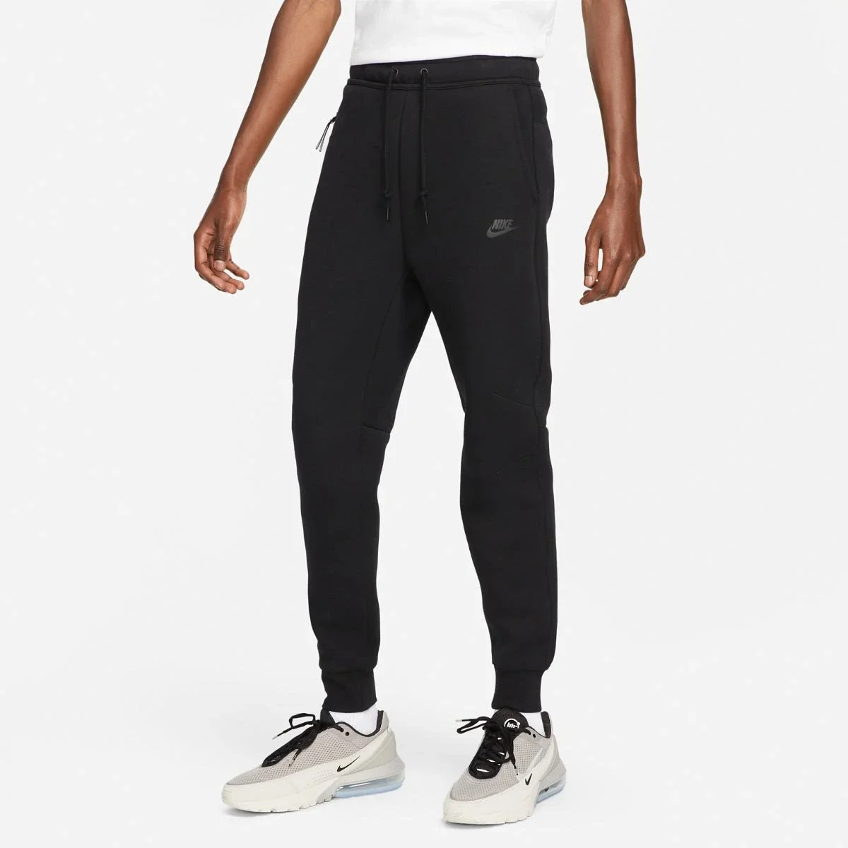 Брюки чоловічі Nike M Nk Tch Flc Jggr (FB8002-010) — Одяг