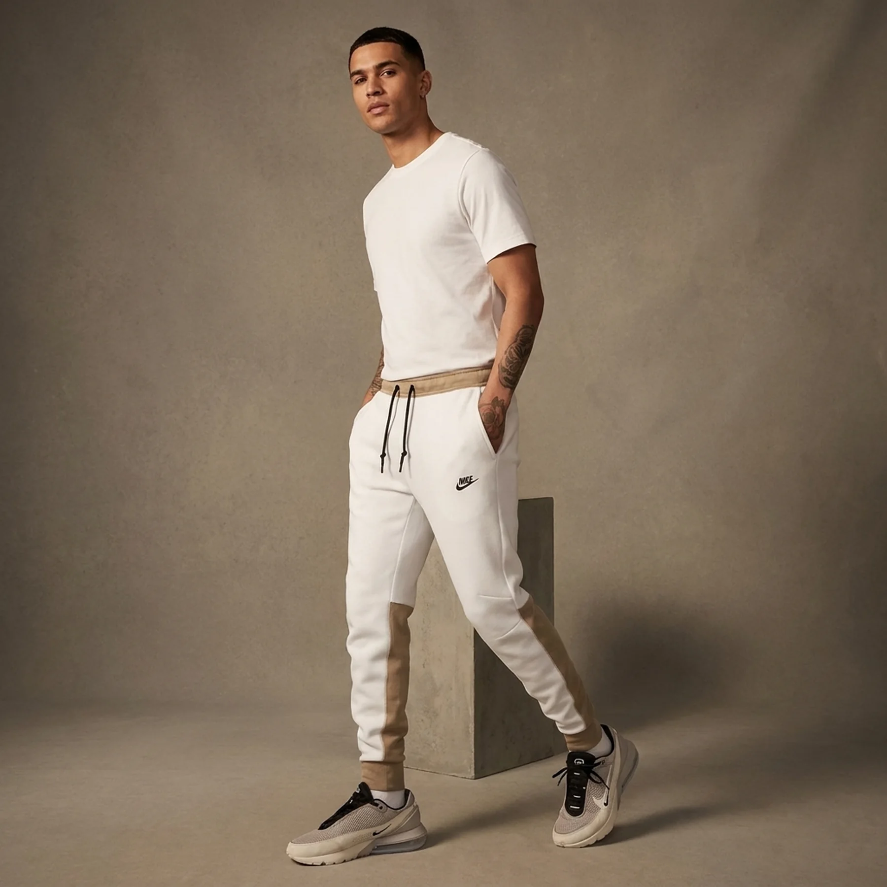 Брюки чоловічі Nike M Nk Tch Flc Jggr (FB8002-121)