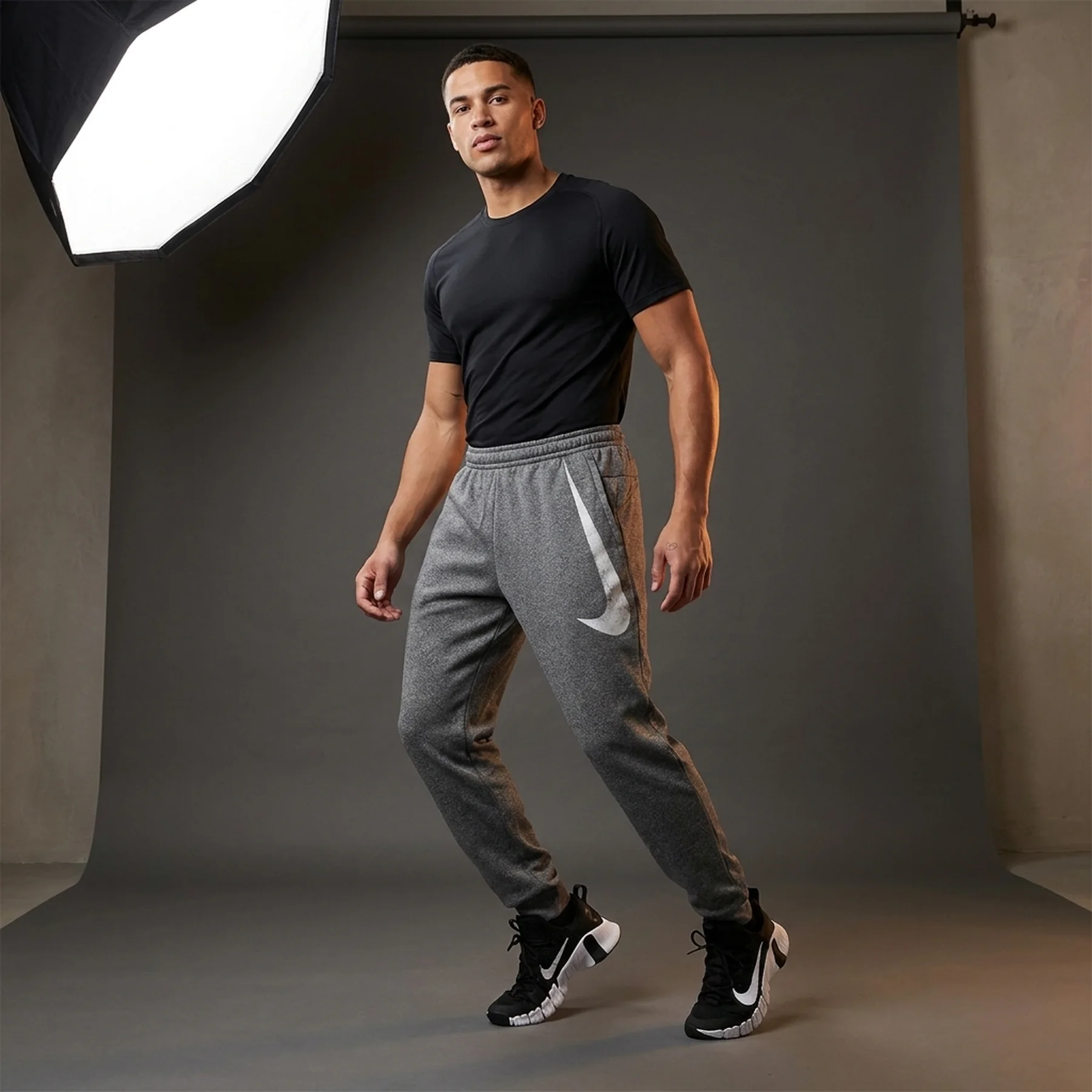 Брюки чоловічі Nike M Nk Tf Pant Swoosh Tpr (FZ1074-010)