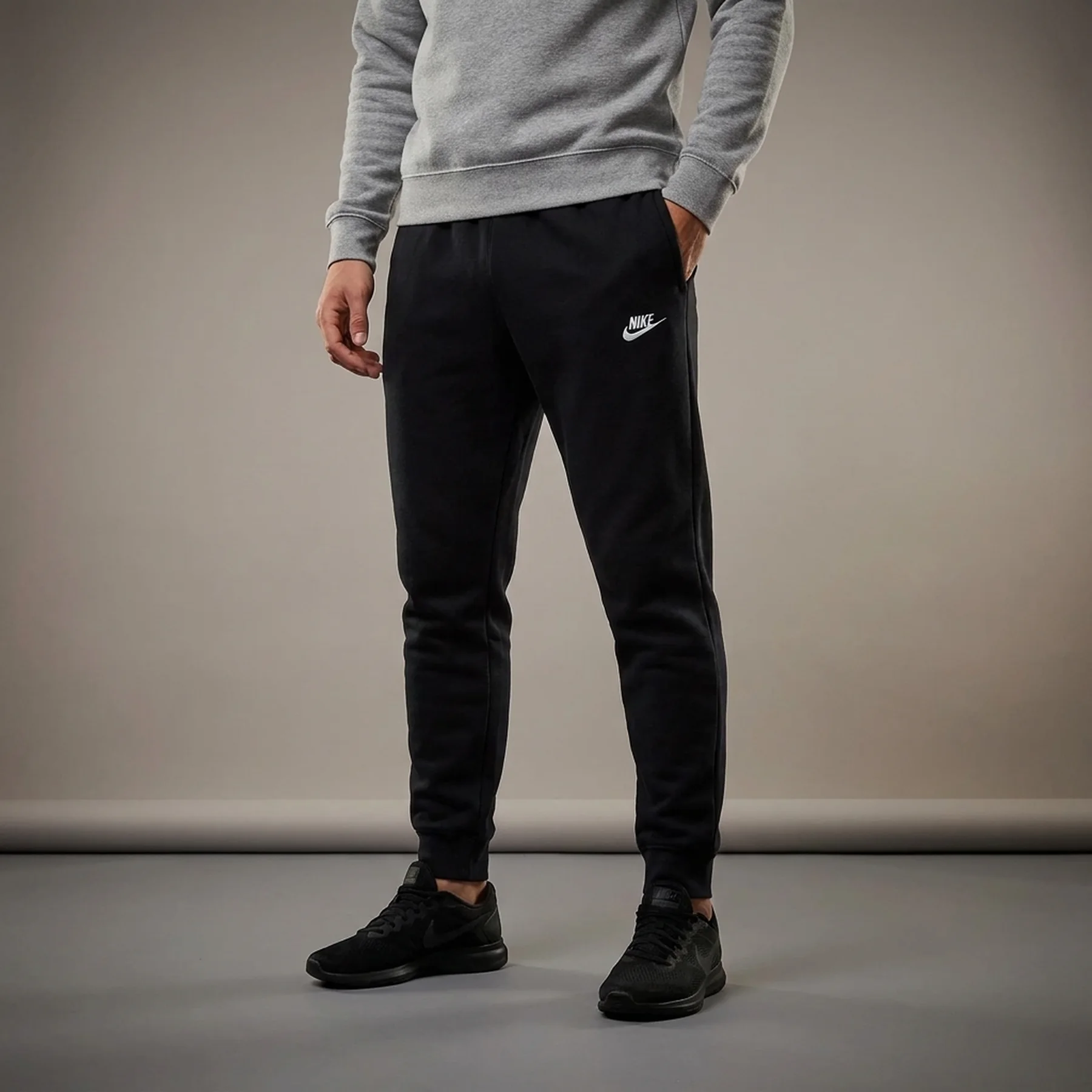 Брюки чоловічі Nike Men's Club Fleece Tapered Jogger Pants (826431-010)