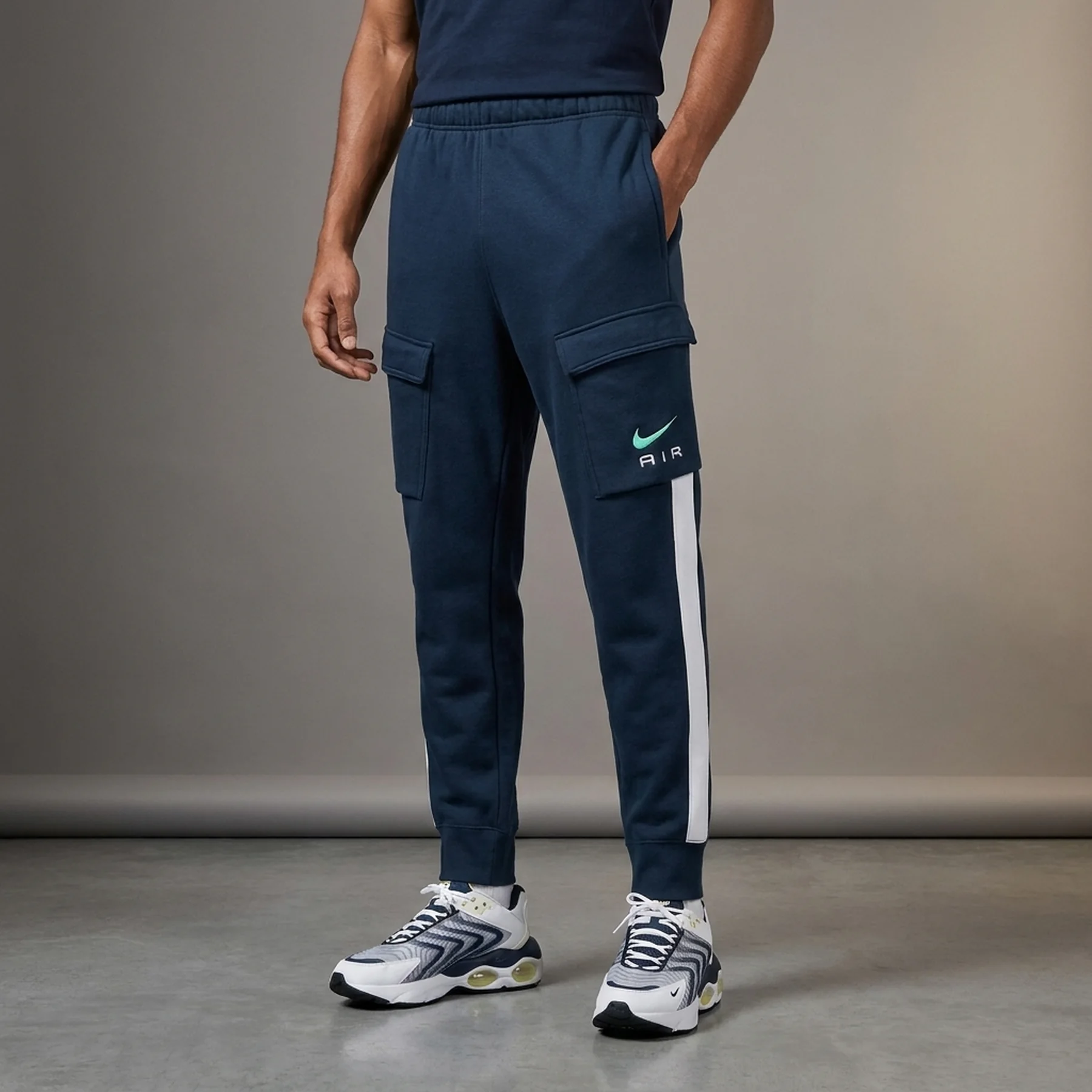 Брюки чоловічі Nike Men's Fleece Cargo Trousers (FN7693-410)