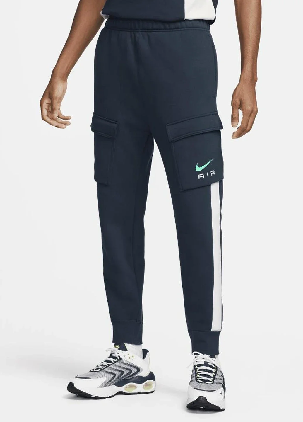 Брюки чоловічі Nike Men's Fleece Cargo Trousers (FN7693-410) — Одяг