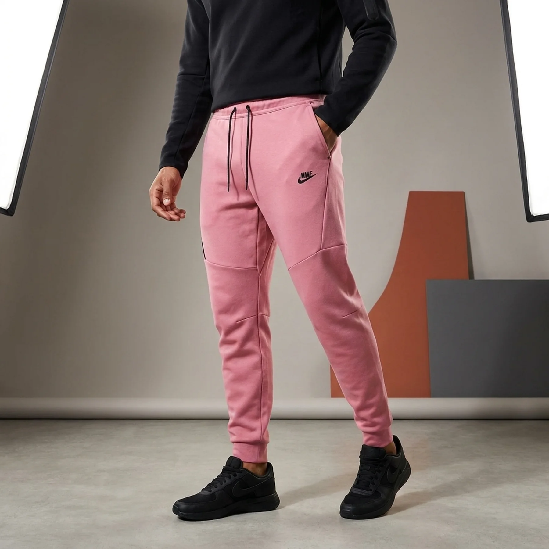 Брюки чоловічі Nike Nsw Tch Flc Jggr Pink (FD2975-629)