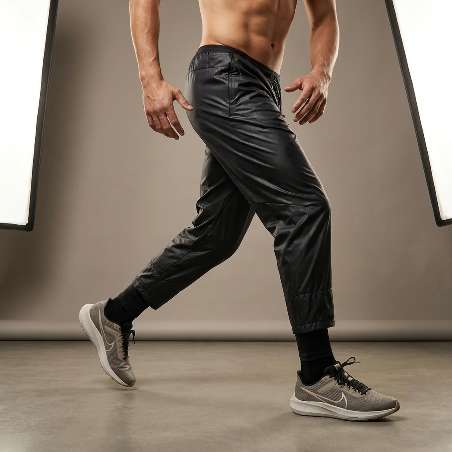 Брюки чоловічі Nike Running Division Phenom Storm-Fit Running (FB8542-010)