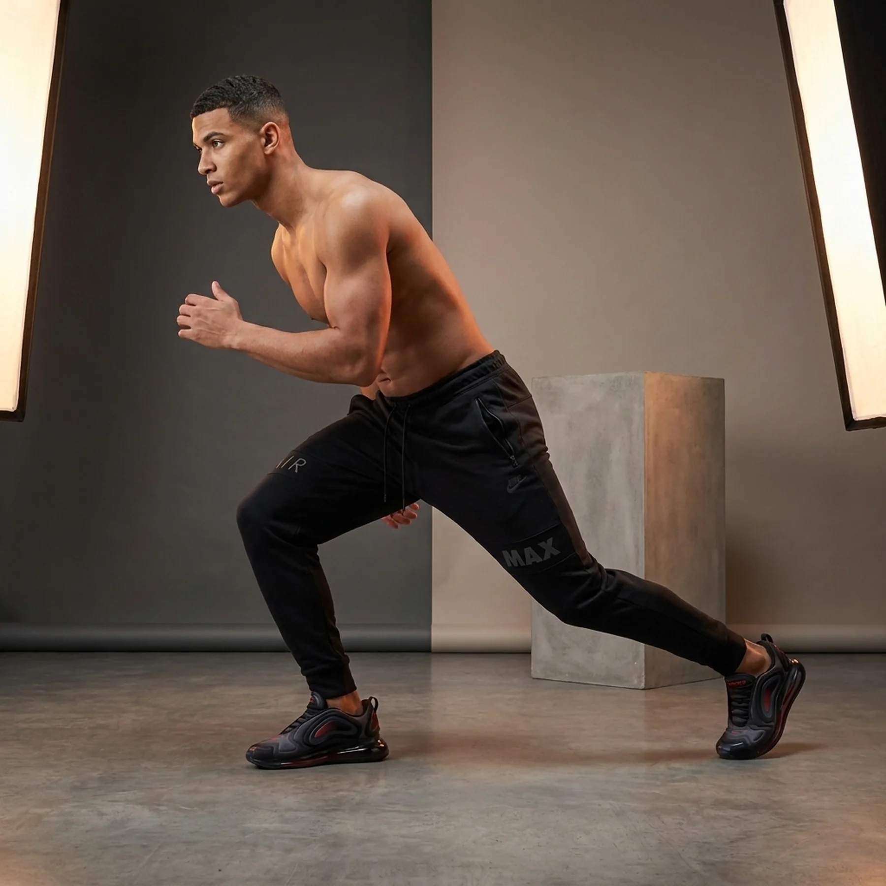 Брюки чоловічі Nike Sportswear Air Max Joggers (HQ4900-010)