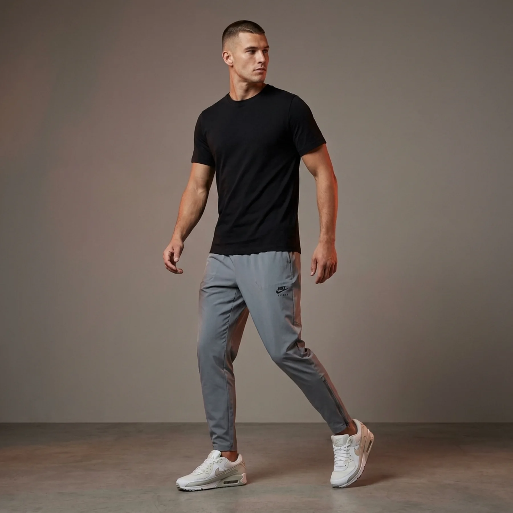 Брюки чоловічі Nike Sportswear Air Max Woven Pants Green (FQ2207-065)