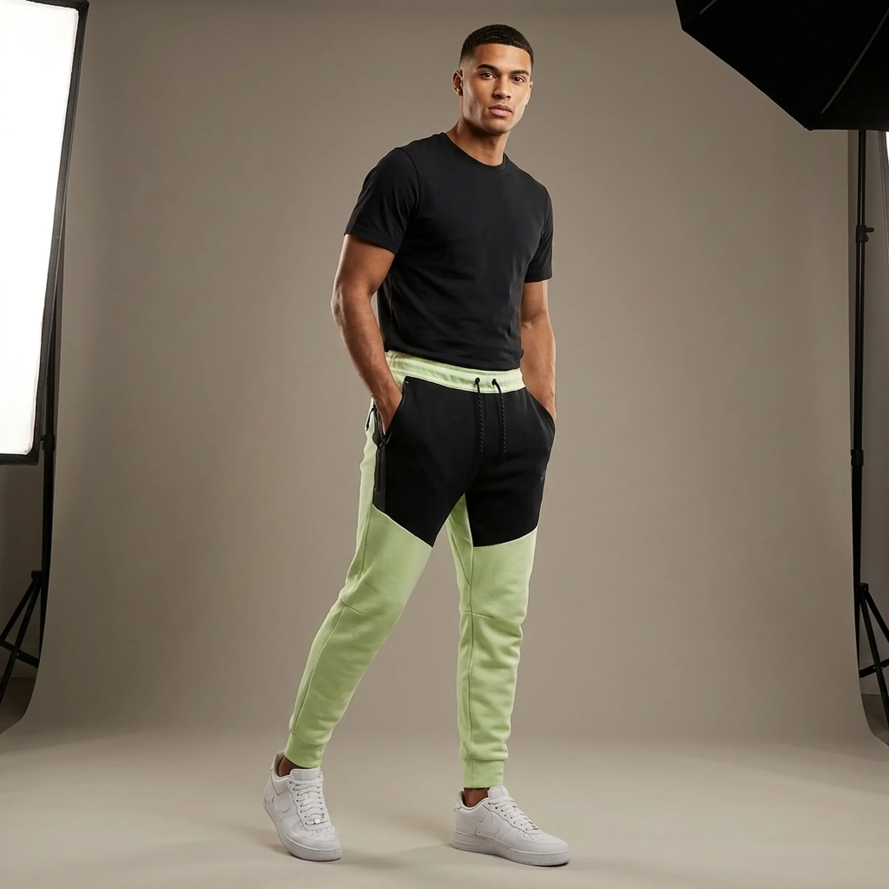 Брюки чоловічі Nike Sportswear Tech Fleece Green/Black (CU4495-303)