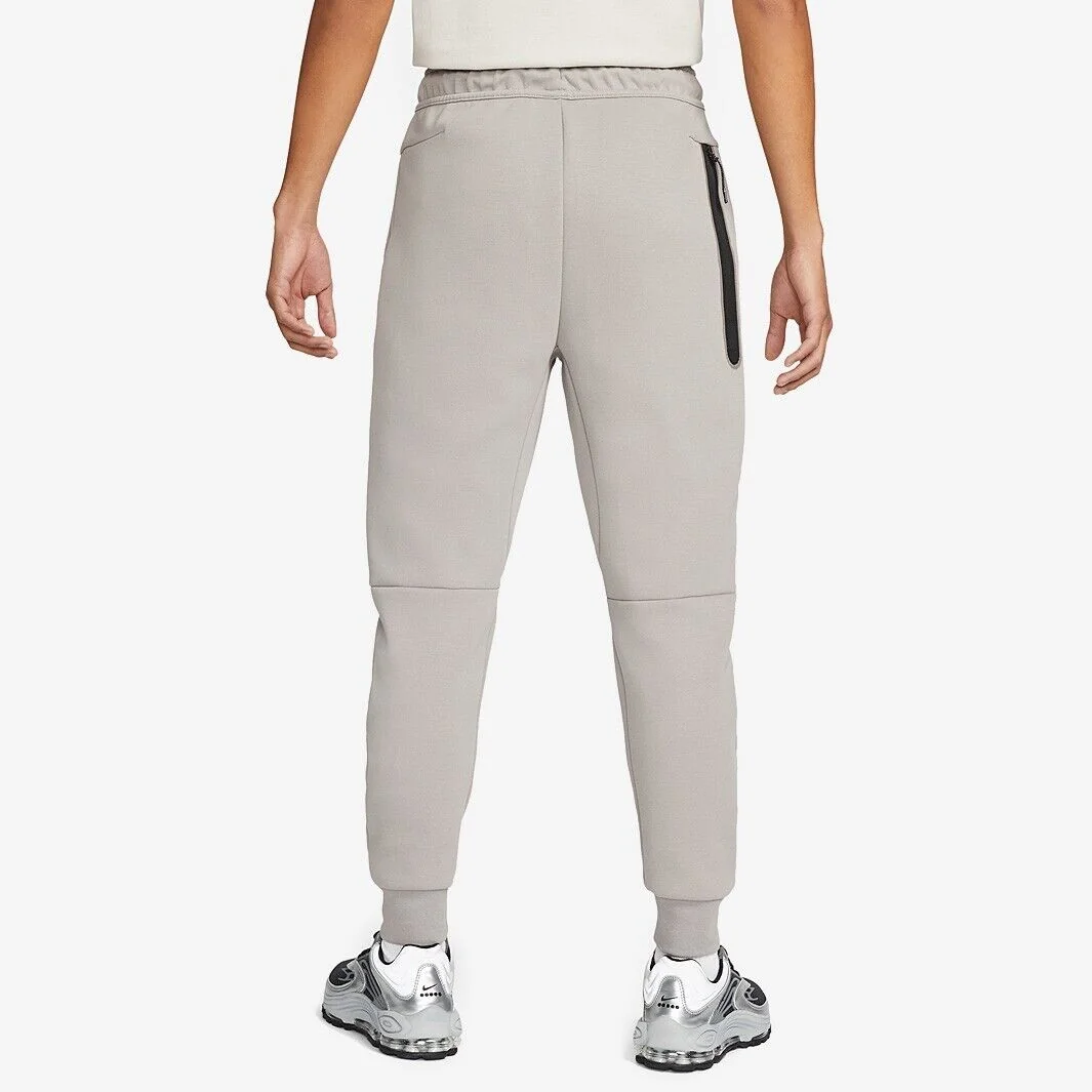 Брюки чоловічі Nike Sportswear Tech Fleece Joggers (DV0538-016) — Одяг