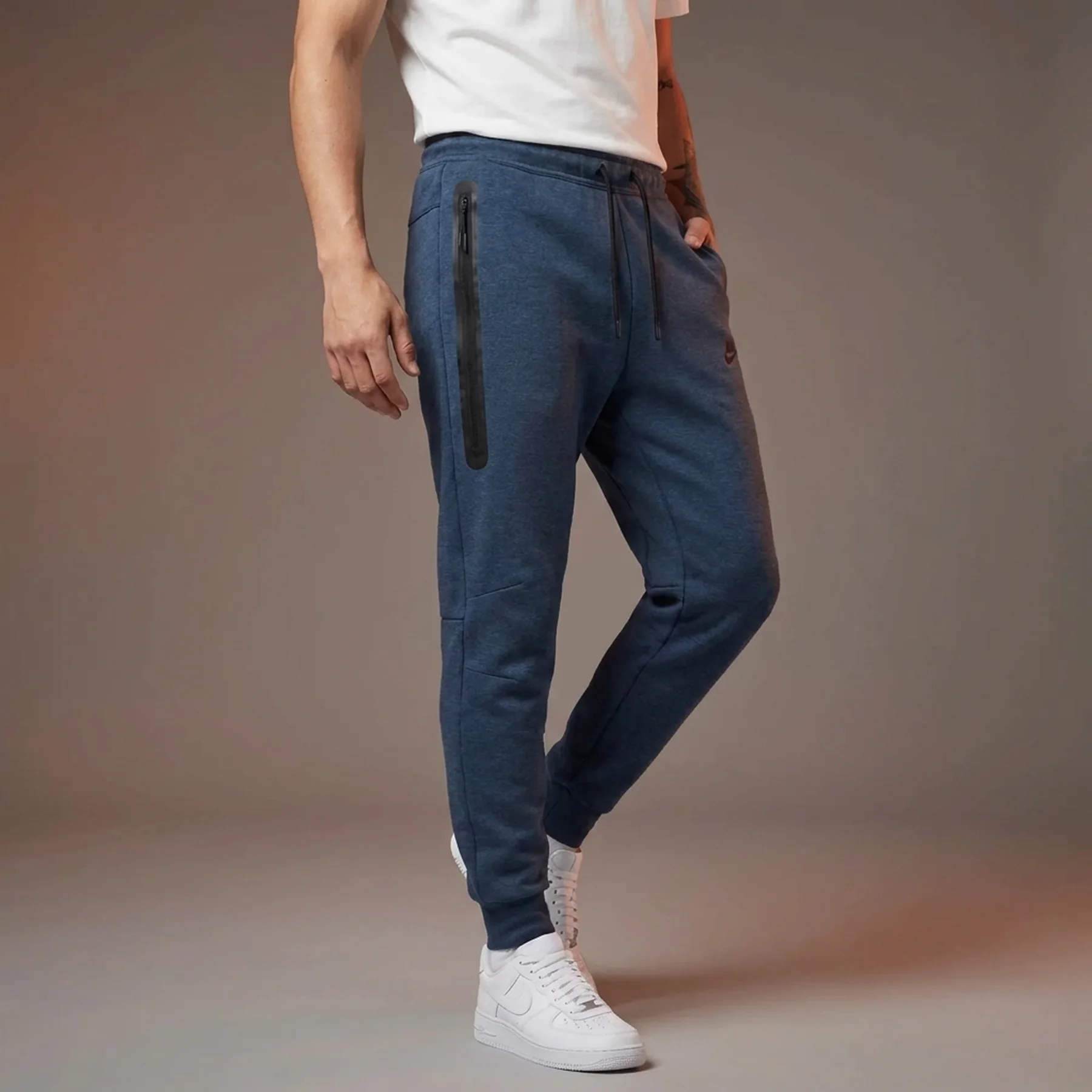 Брюки чоловічі Nike Sportswear Tech Fleece Joggers (FB8002-473)