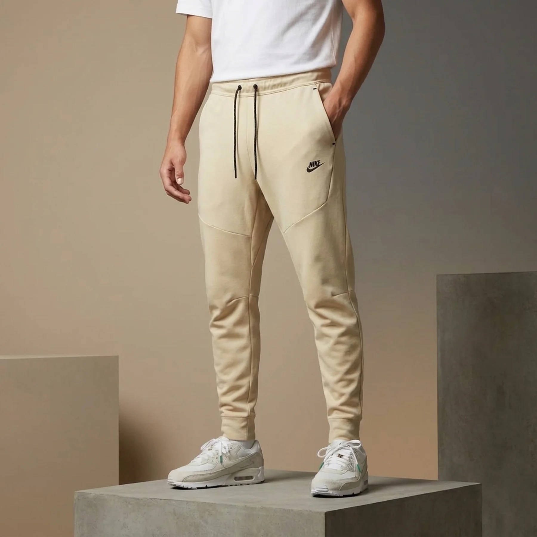 Брюки чоловічі Nike Sportswear Tech Fleece Lightweight Slim-Fit Jogger Sweatpants (DX0826-783)