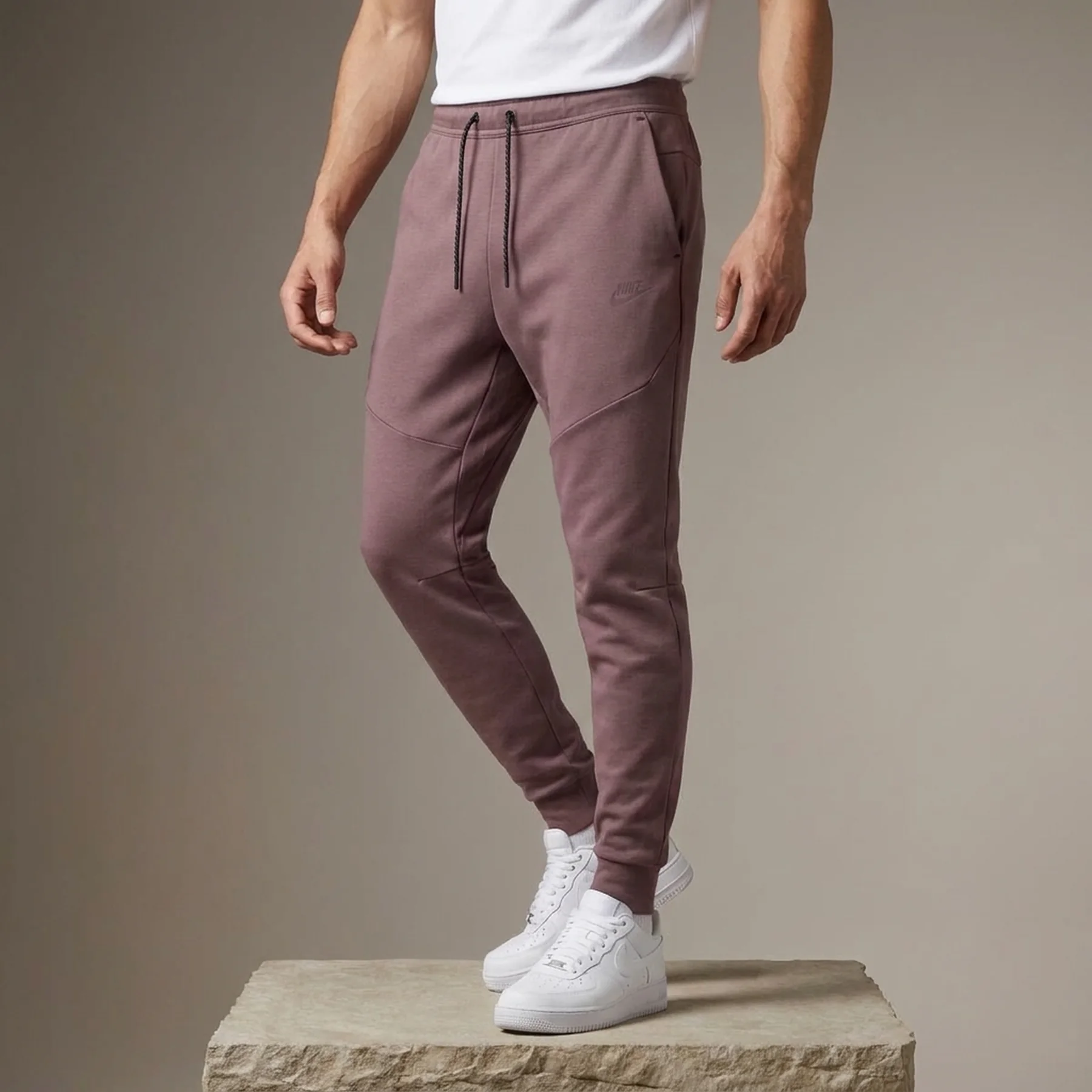 Брюки чоловічі Nike Sportswear Tech Fleece Lightweight Slim-Fit Jogger Tracksuit Bottoms (DX0826-291)