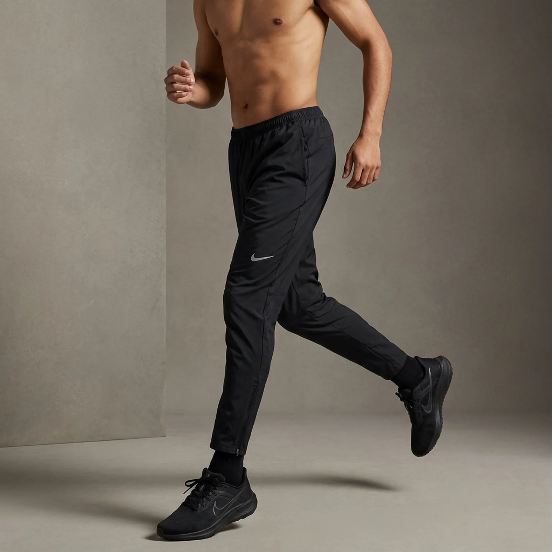 Брюки чоловічі Nike Stride Dri-Fit Woven Running (HV4544-010)