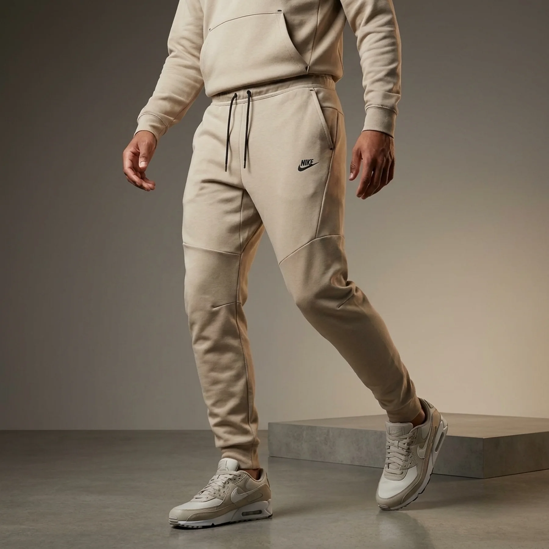 Брюки чоловічі Nike Tech Fleece Beige (FB8002-020)